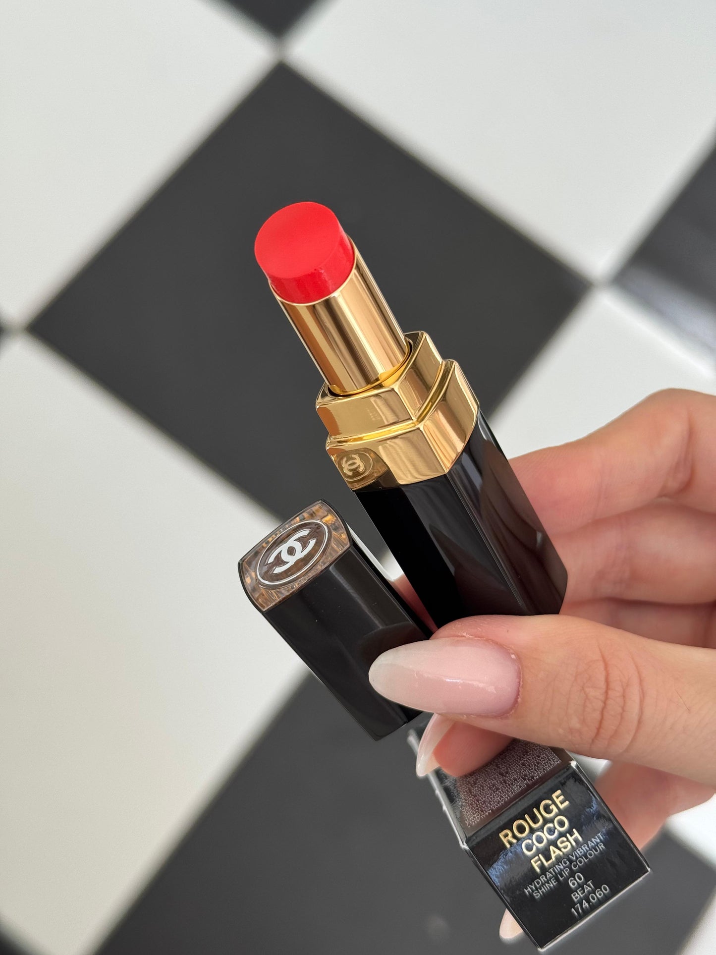 CHANEL Rouge Coco Flash (60)
Hydrating Vibrant Shine Lipstick