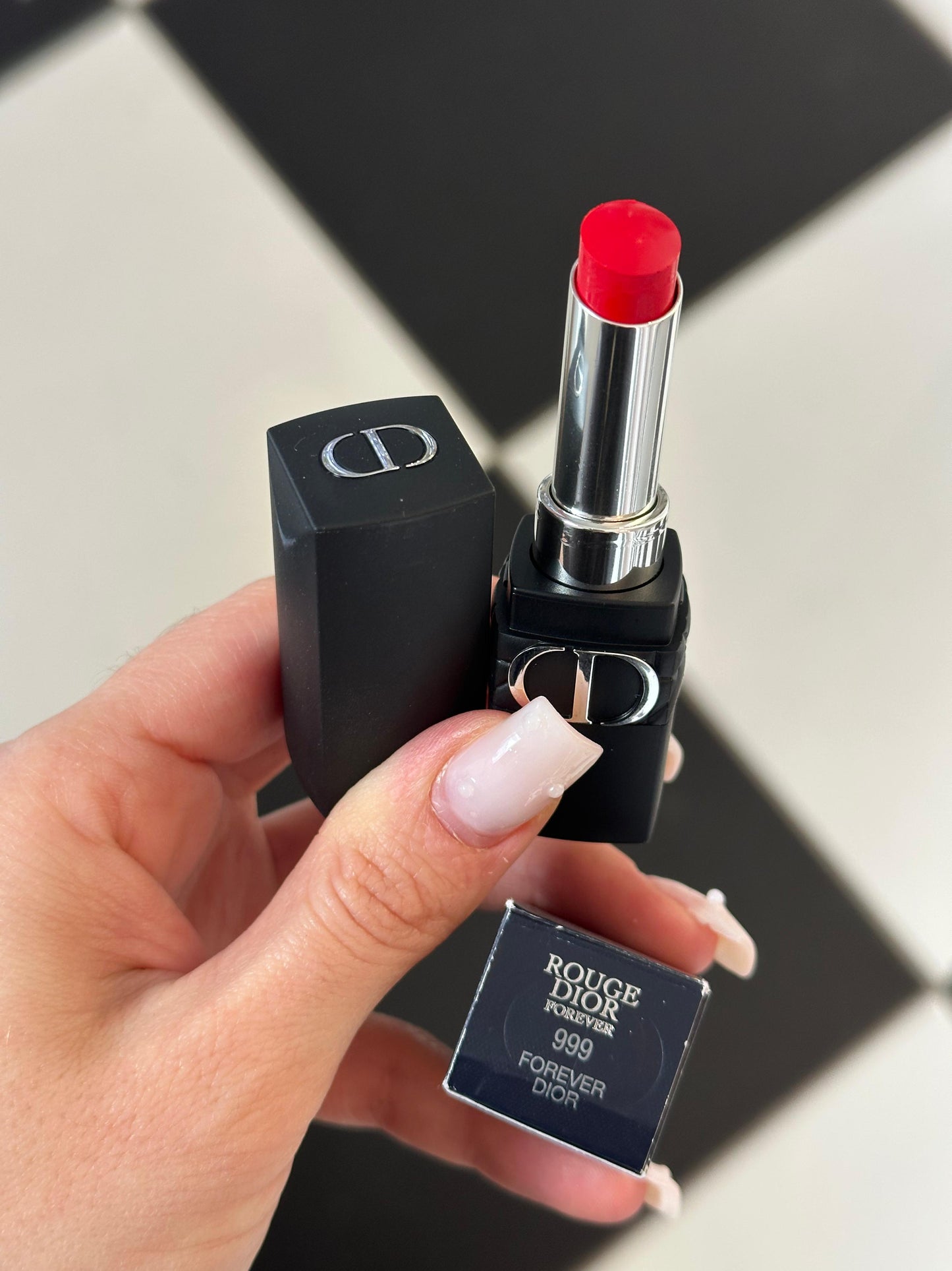 DIOR Rouge Forever (999)
Transfer-Proof Lipstick - Ultra Pigmented Matte Comfort