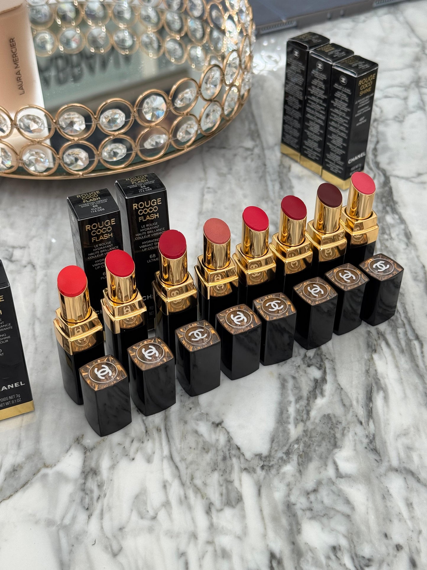 CHANEL Rouge Coco Flash (60)
Hydrating Vibrant Shine Lipstick