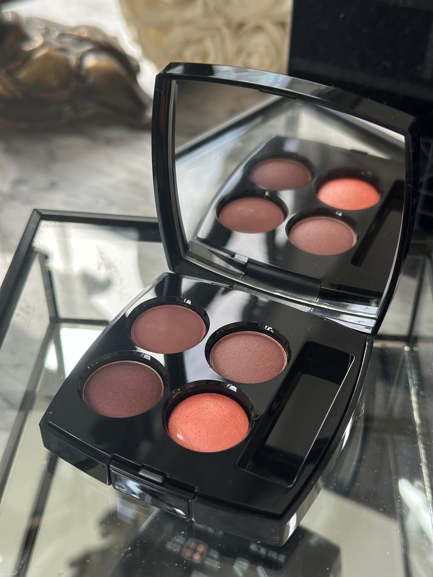 CHANEL Les 4 Ombres
Multi-Effect Quadra Eyeshadow (354)