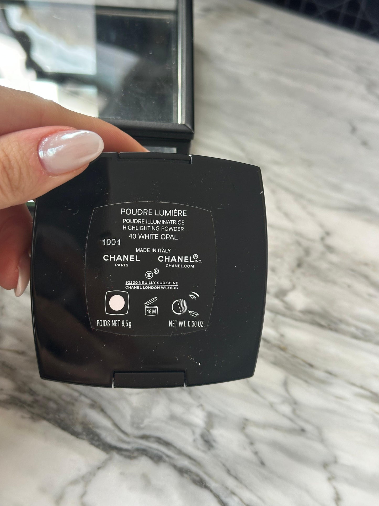 CHANEL Poudre Lumière
Highlighting Powder (40)