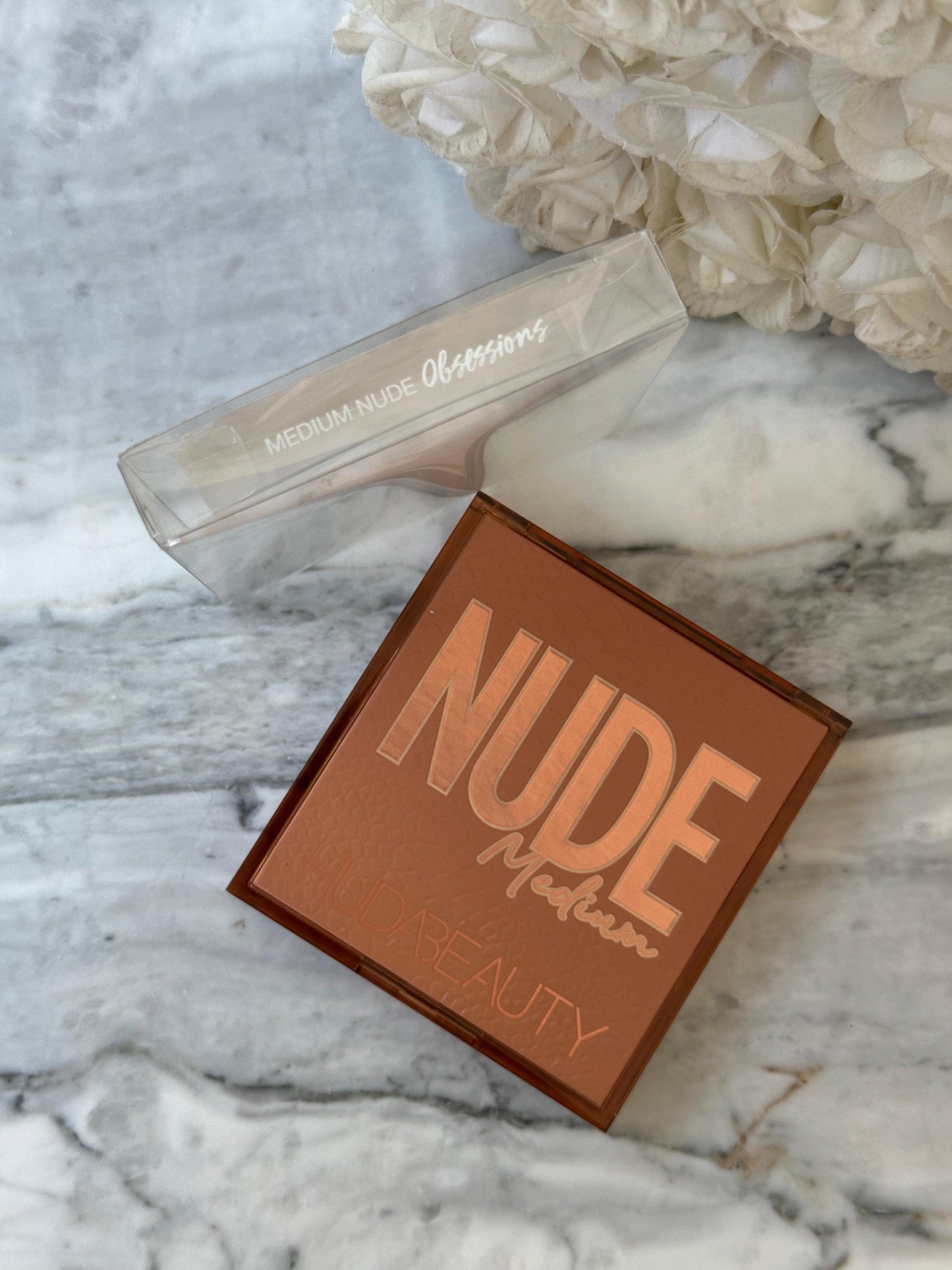 HUDA BEAUTY Nude Obsessions Eyeshadow Palette - Medium