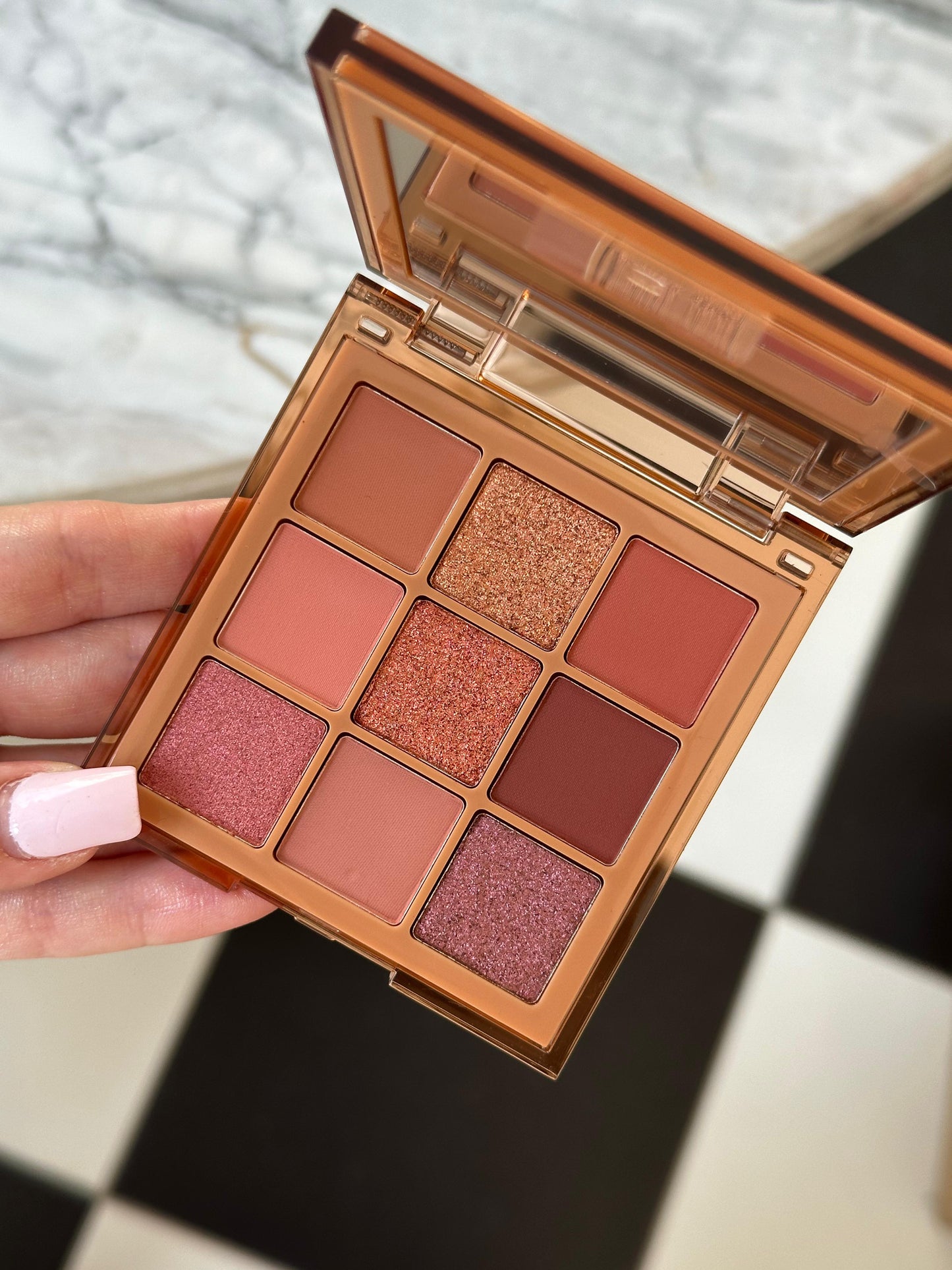 HUDA BEAUTY Nude Obsessions Eyeshadow Palette - Medium