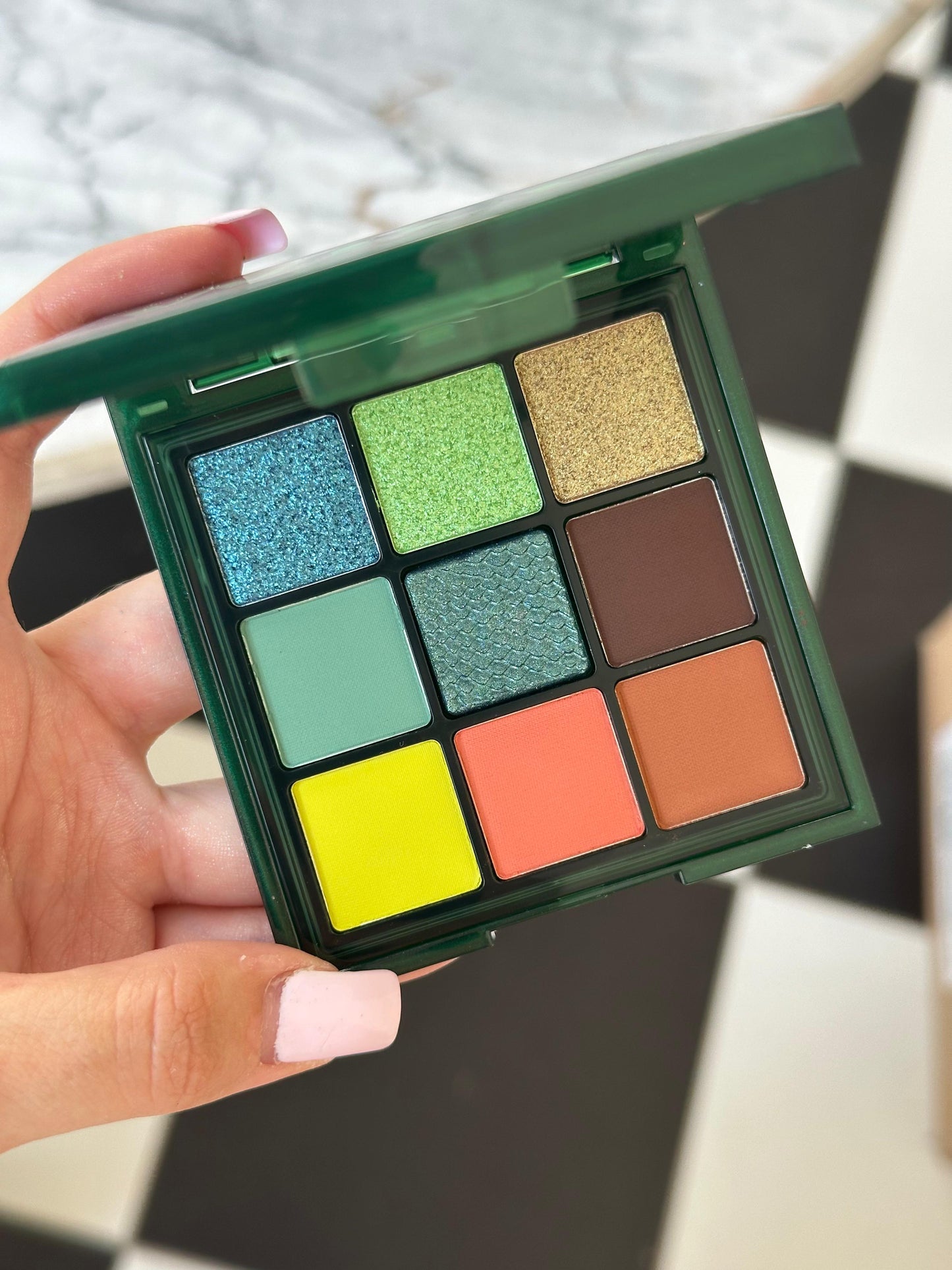 HUDA BEAUTY Wild Python Obsessions Eyeshadow Palette