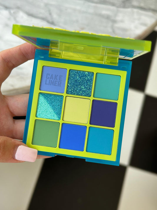 HUDA BEAUTY
Color Block Obsessions Eyeshadow Palette - Blue and Green