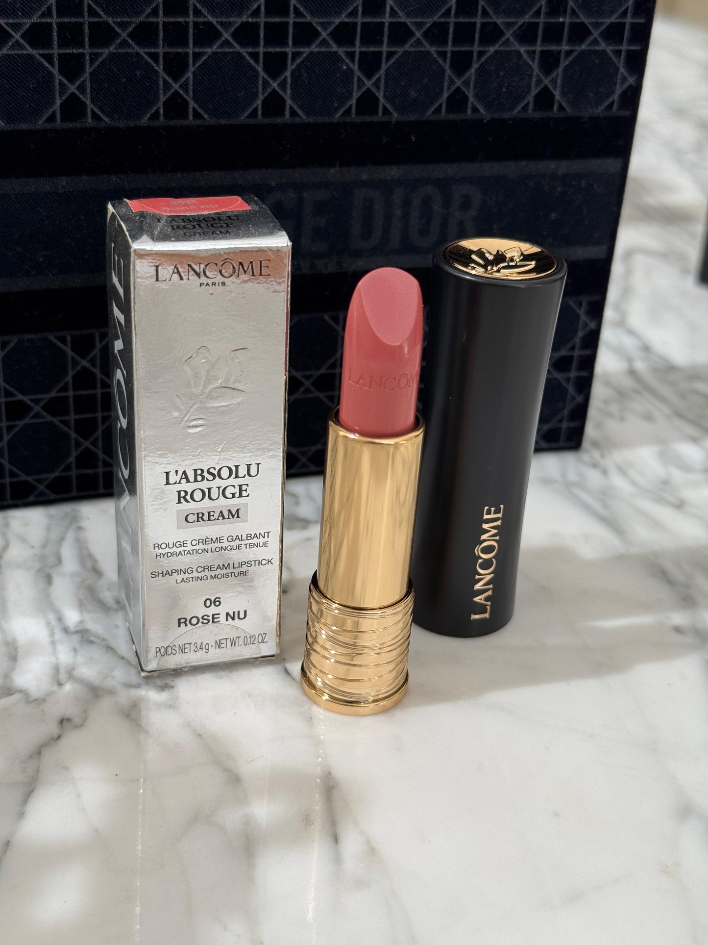 LANCÔME (06)
L'Absolu Rouge Cream Lipstick
Luminous Cream Finish 18H