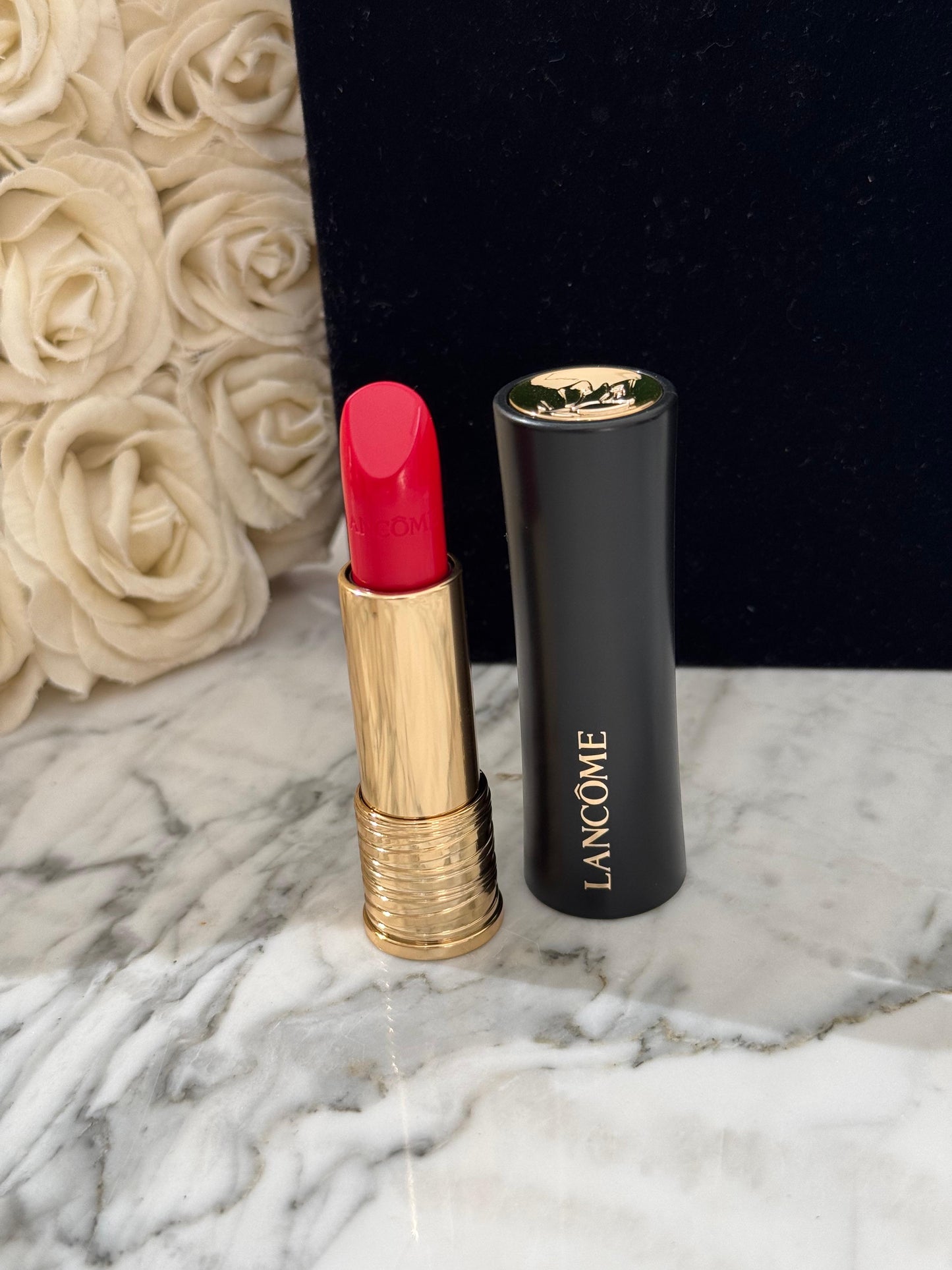 LANCÔME
L'Absolu Rouge Cream Lipstick (132)
Luminous Cream Finish 18H