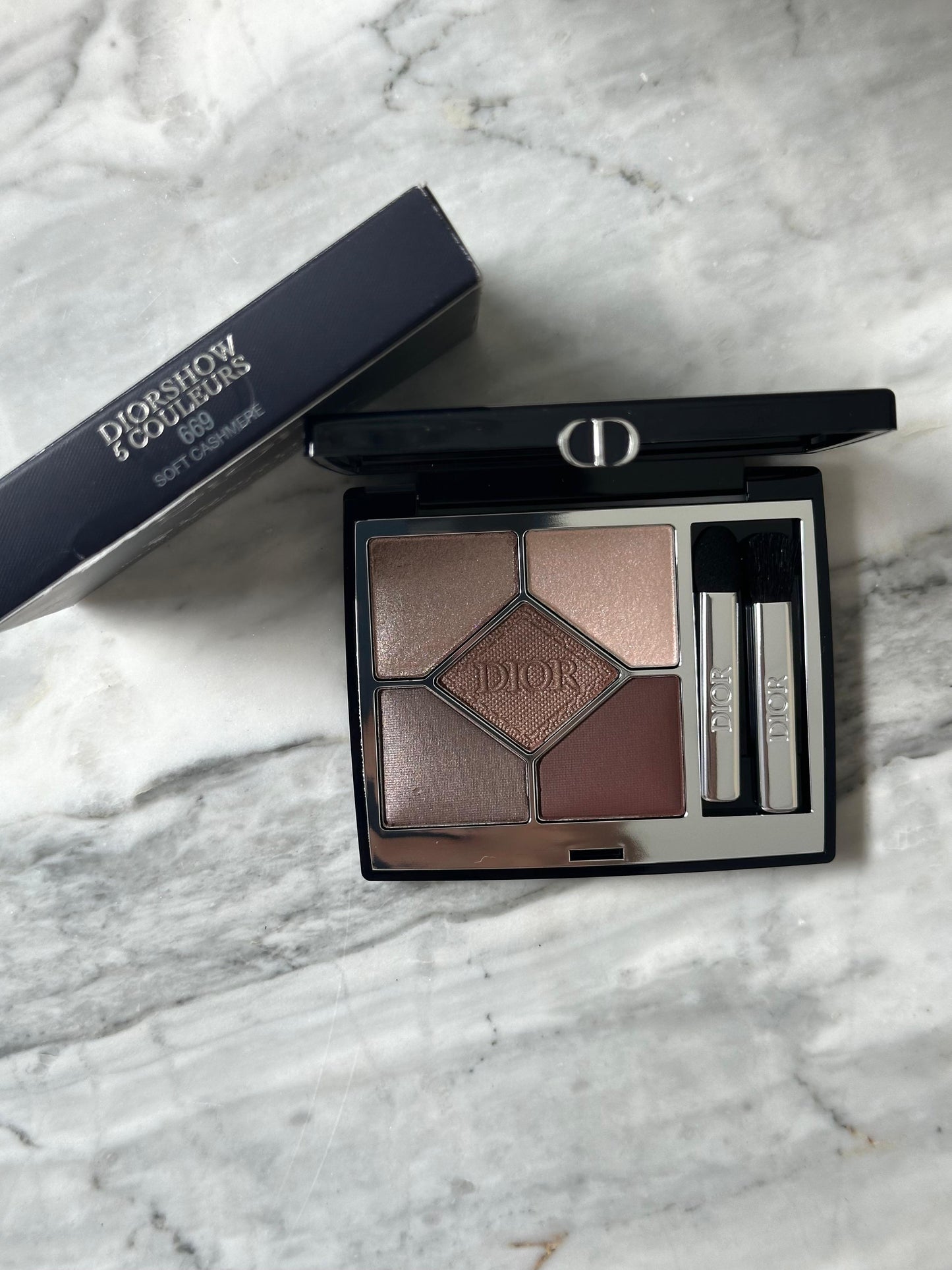 DIOR Diorshow 5 Couleurs
Eye Palette - 5 Eyeshadows - High Color and Long Wear (669)