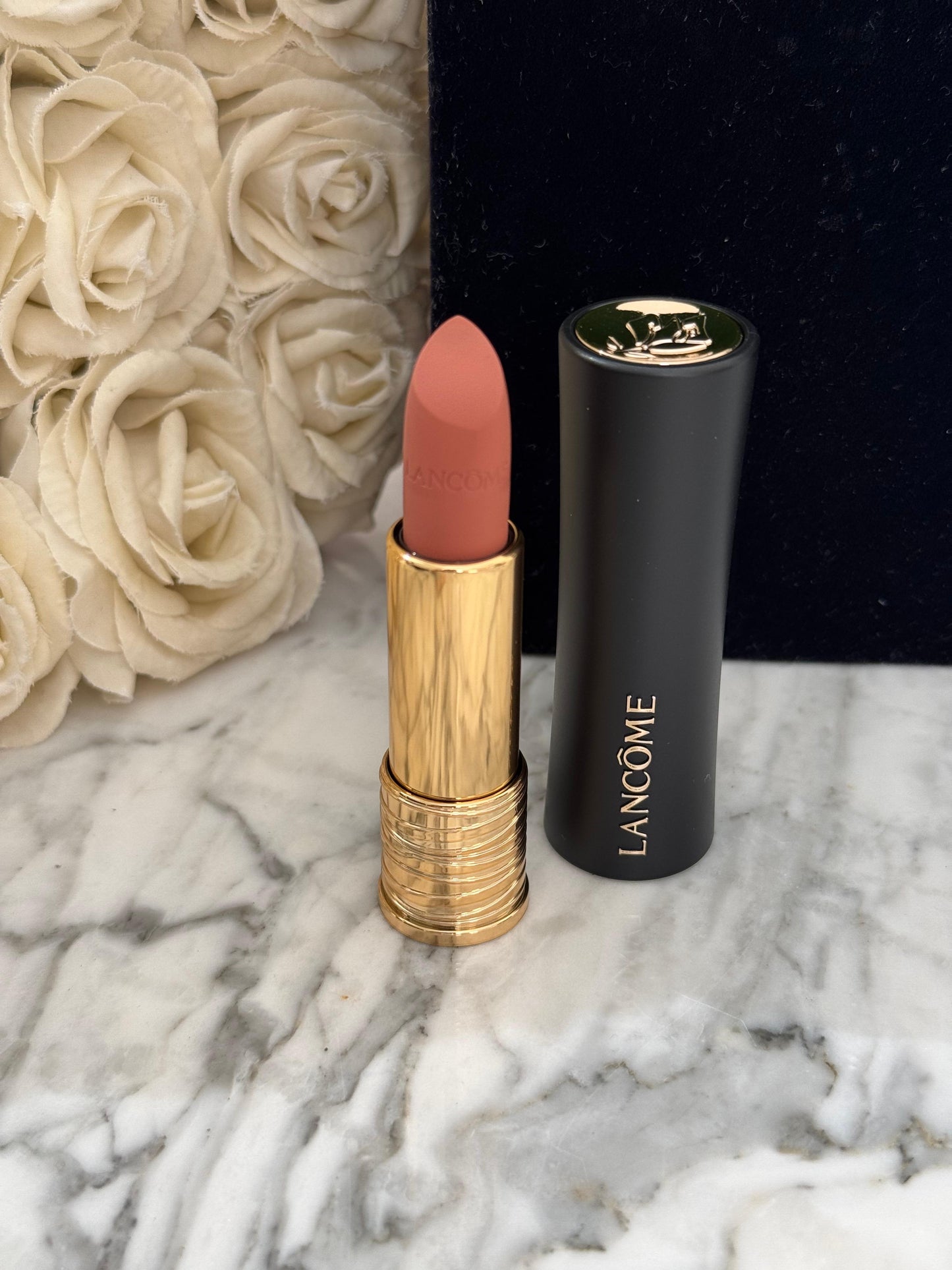 LANCÔME
L'Absolu Rouge Cream Lipstick (205)
Luminous Cream Finish 18H