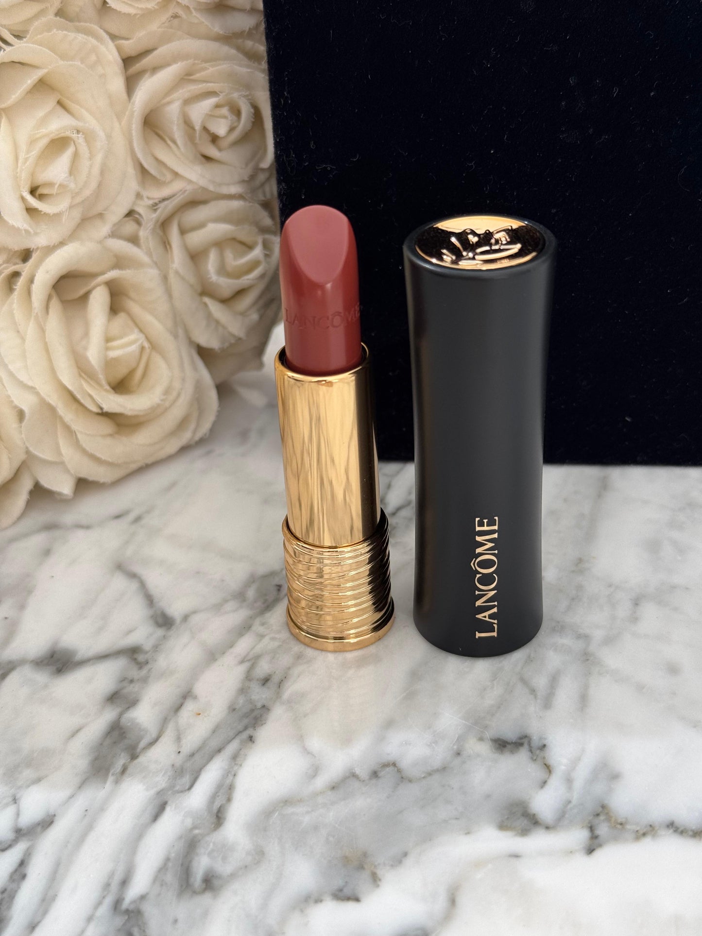 LANCÔME
L'Absolu Rouge Cream Lipstick (216)
Luminous Cream Finish 18H