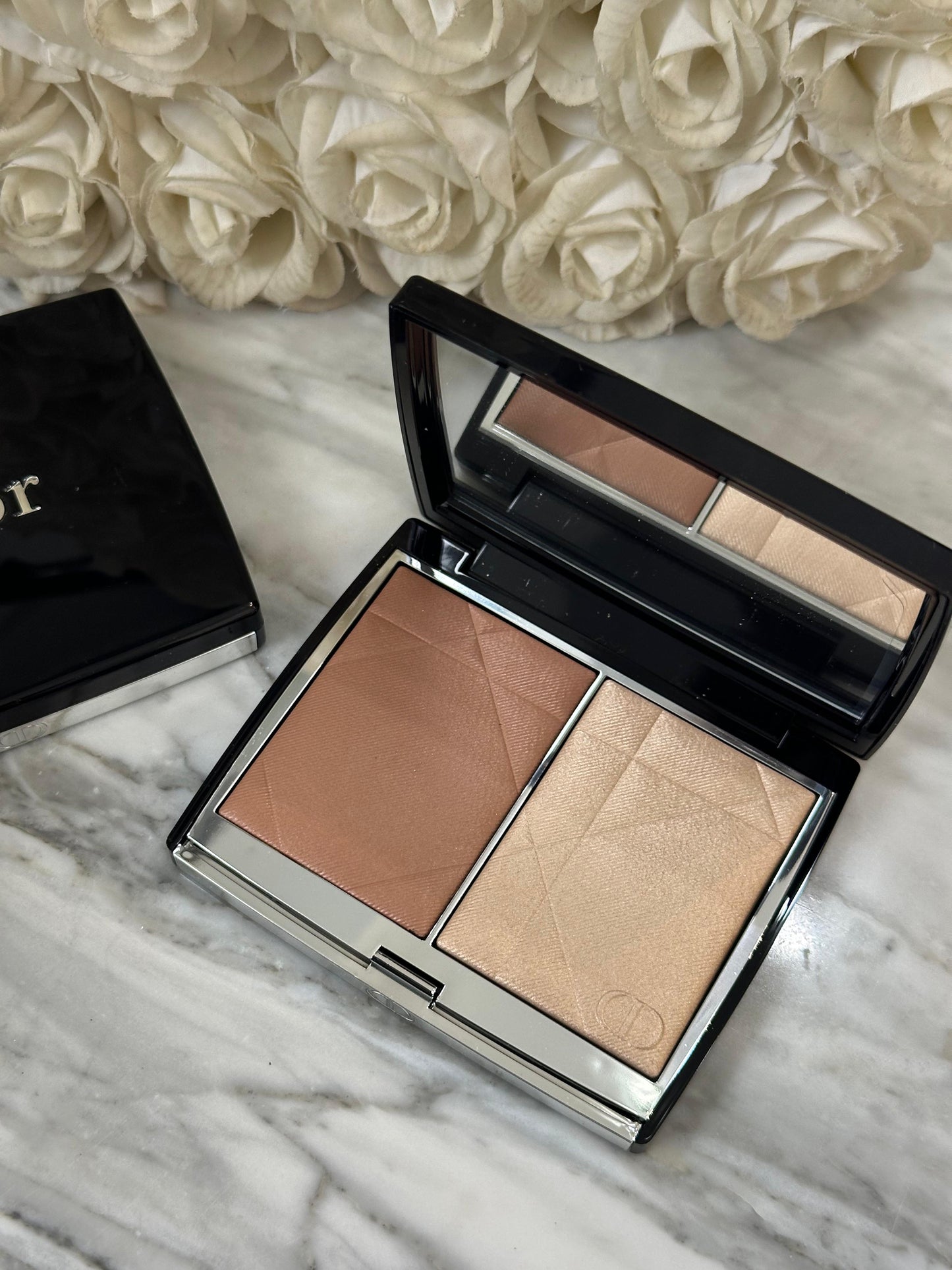 DIOR Rouge Blush Colour & Glow 100
Multi-Use Face Palette – Color and Highlighter Duo