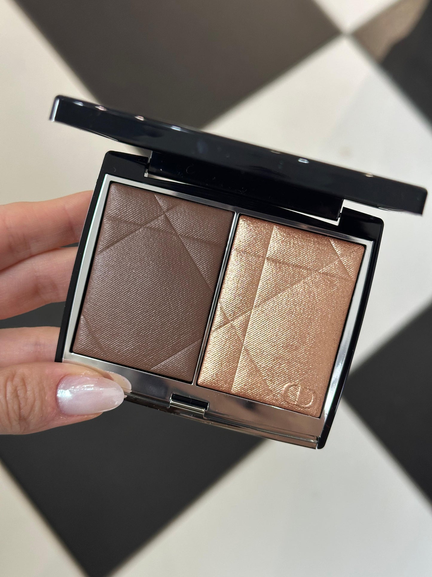 DIOR Rouge Blush Colour & Glow 200
Multi-Use Face Palette – Color and Highlighter Duo