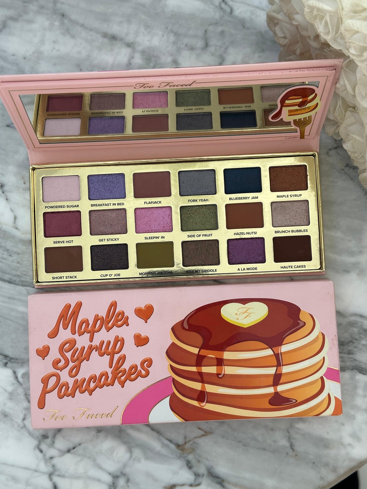 TOO FACED
Maple Syrup Pancakes Eye Shadow Palette