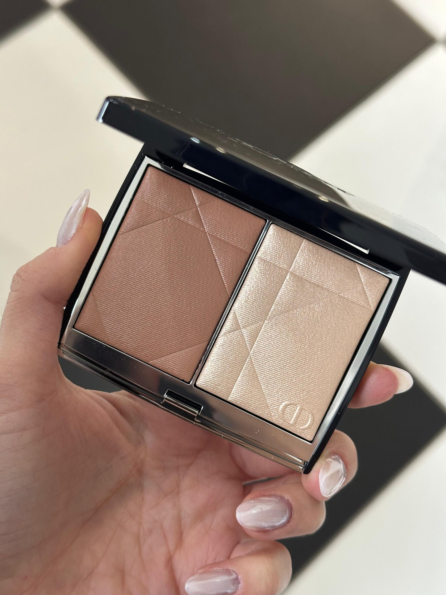 DIOR Rouge Blush Colour & Glow 100
Multi-Use Face Palette – Color and Highlighter Duo