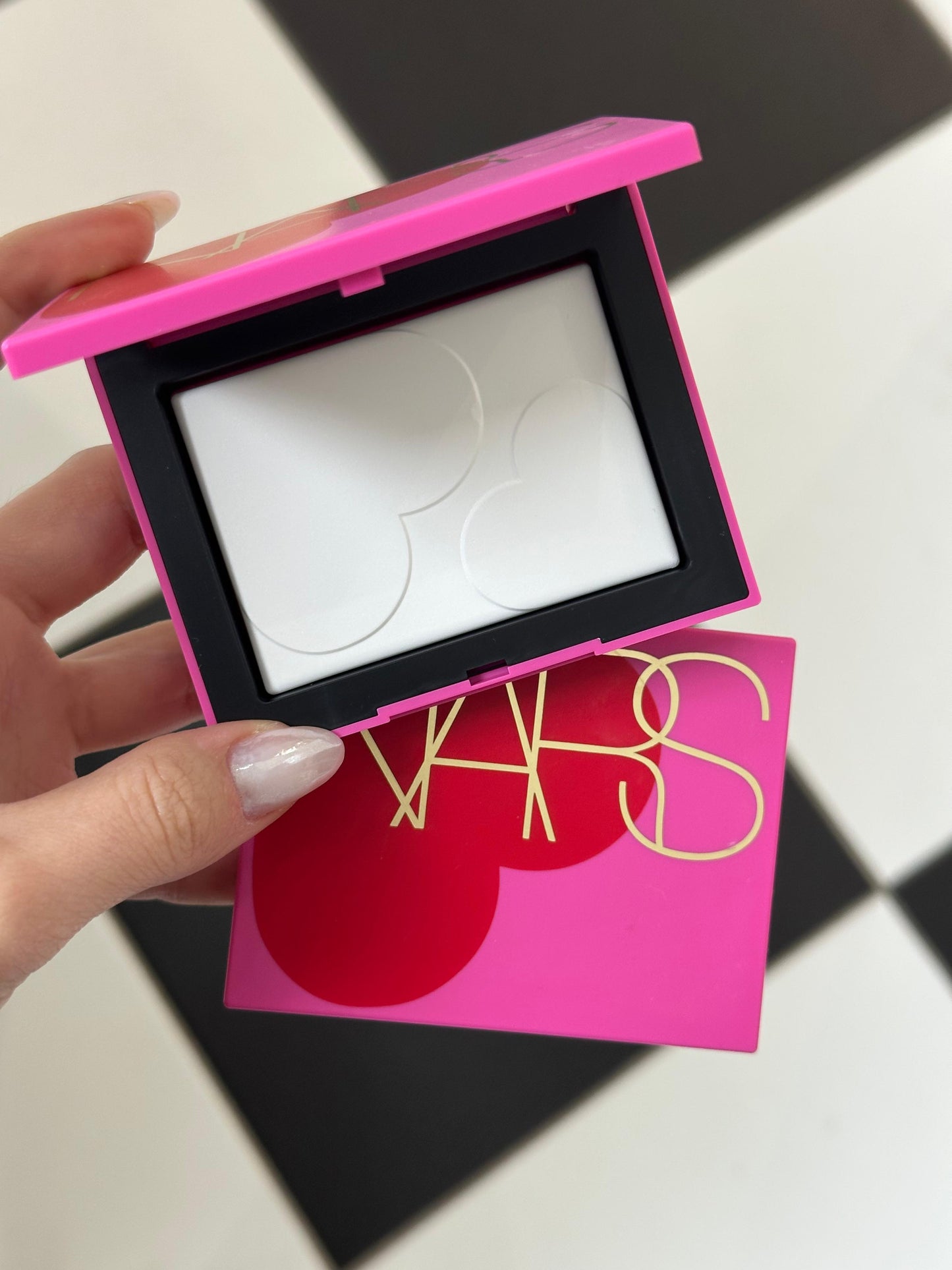 NARS Light Reflecting™ Setting Powder - Limited Edition Pink With Heart Motifs