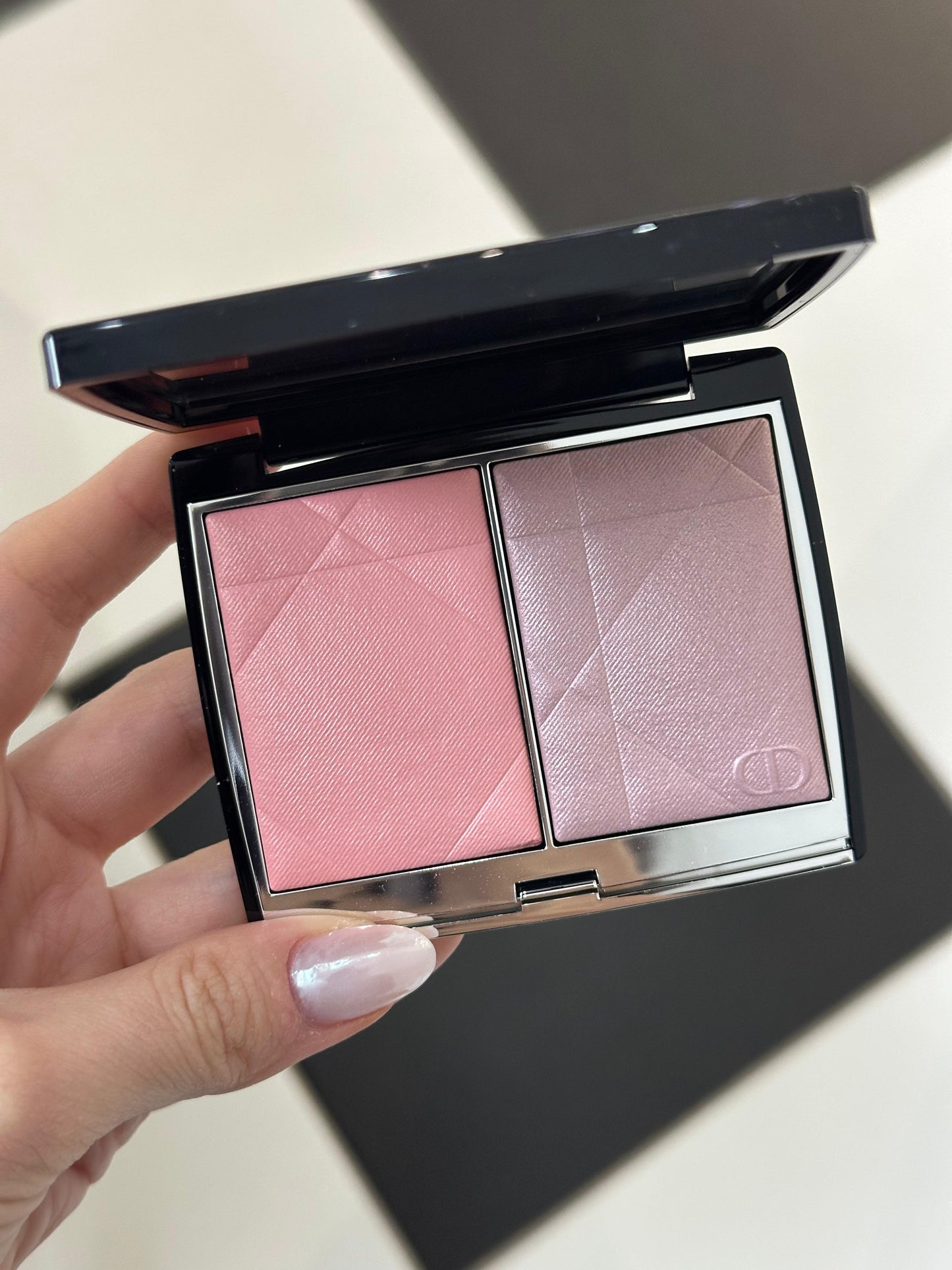DIOR Rouge Blush Colour & Glow (287)
Multi-Use Face Palette – Color and Highlighter Duo