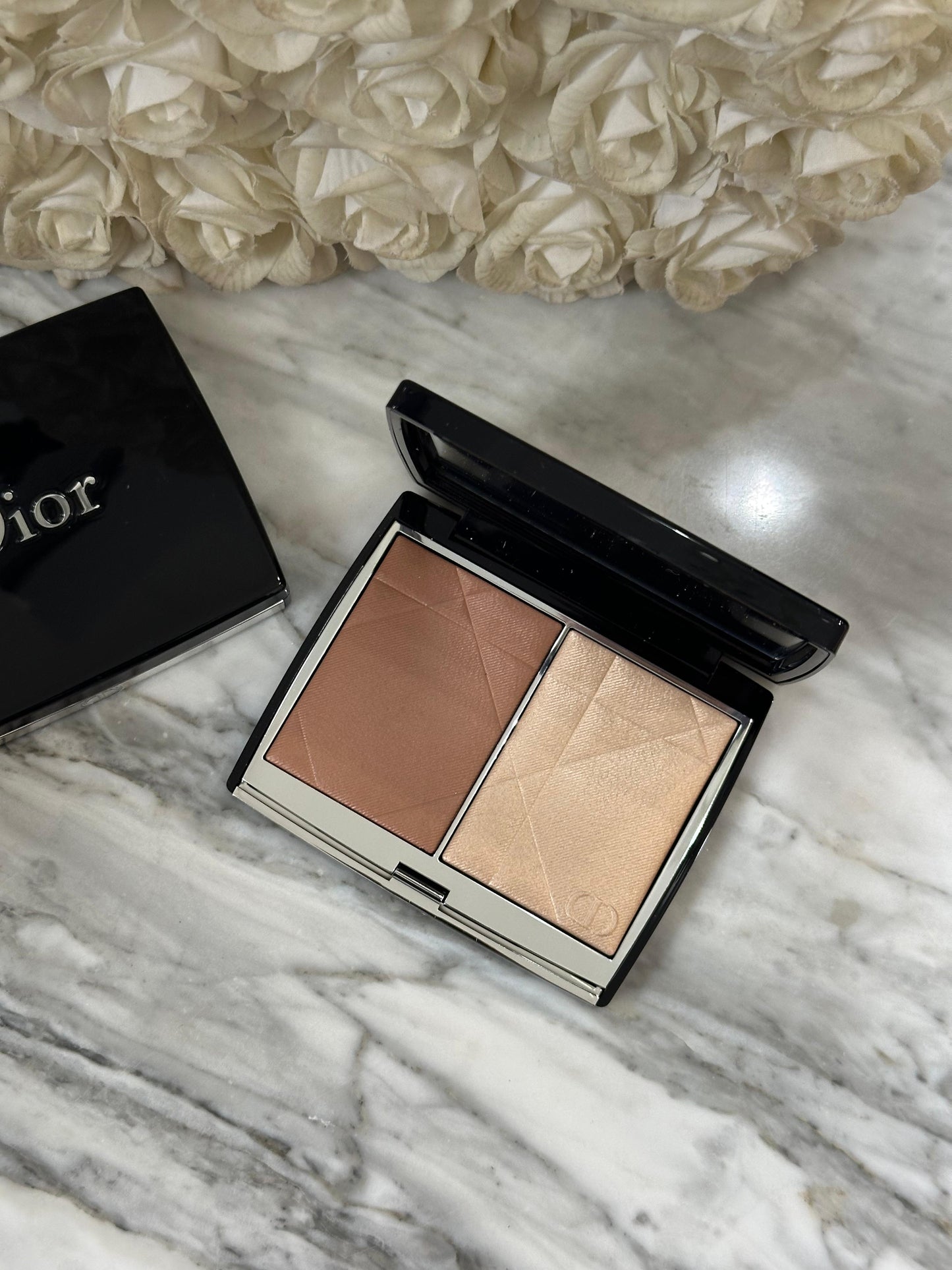 DIOR Rouge Blush Colour & Glow 100
Multi-Use Face Palette – Color and Highlighter Duo