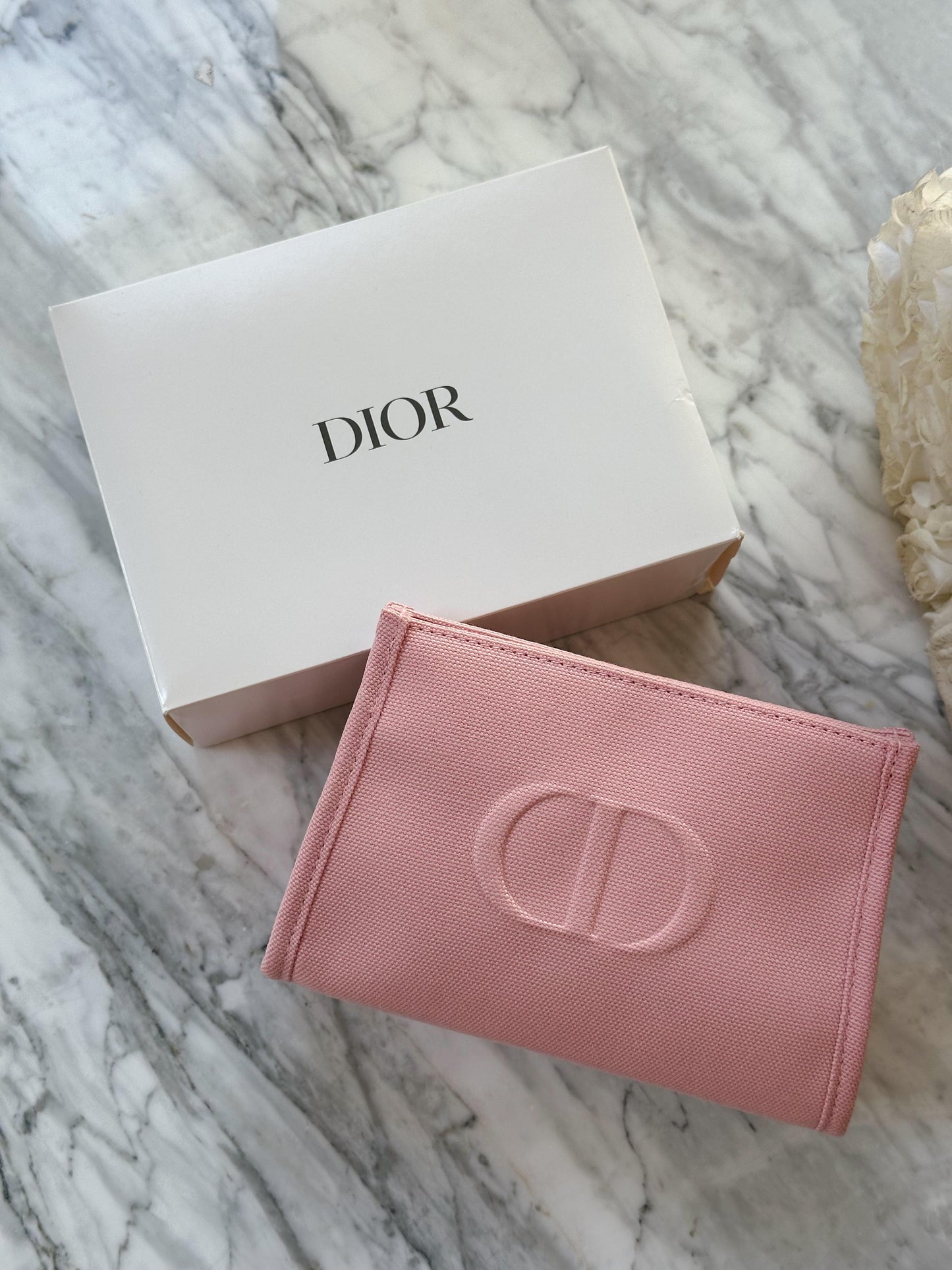 DIOR
Beauty Pink Pouch Gift