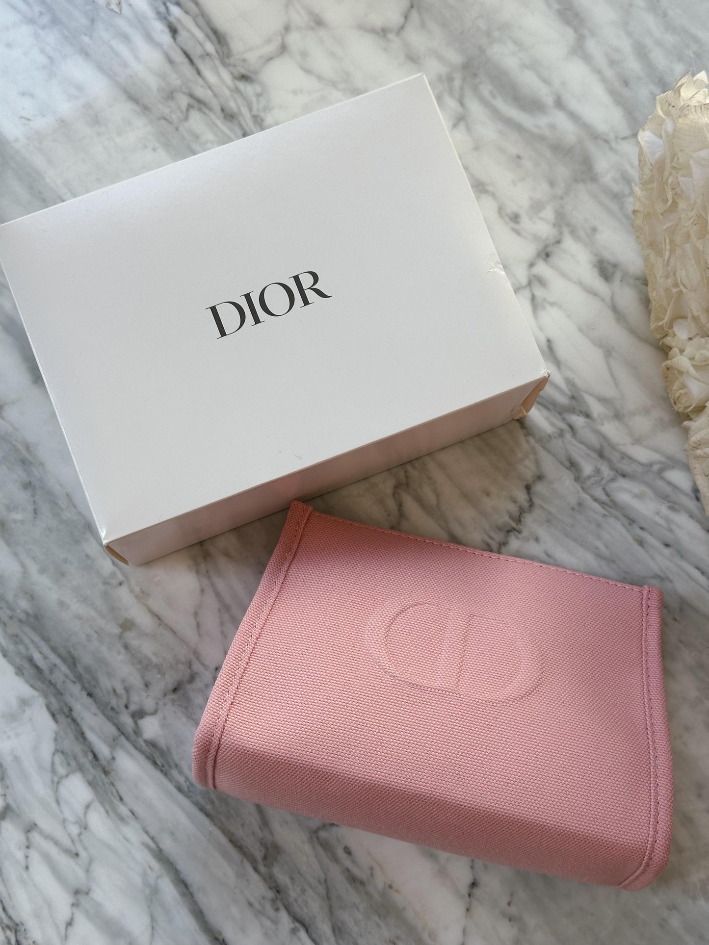 DIOR
Beauty Pink Pouch Gift
