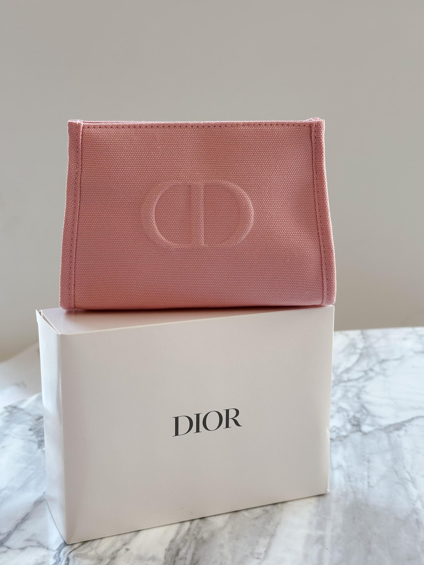 DIOR
Beauty Pink Pouch Gift