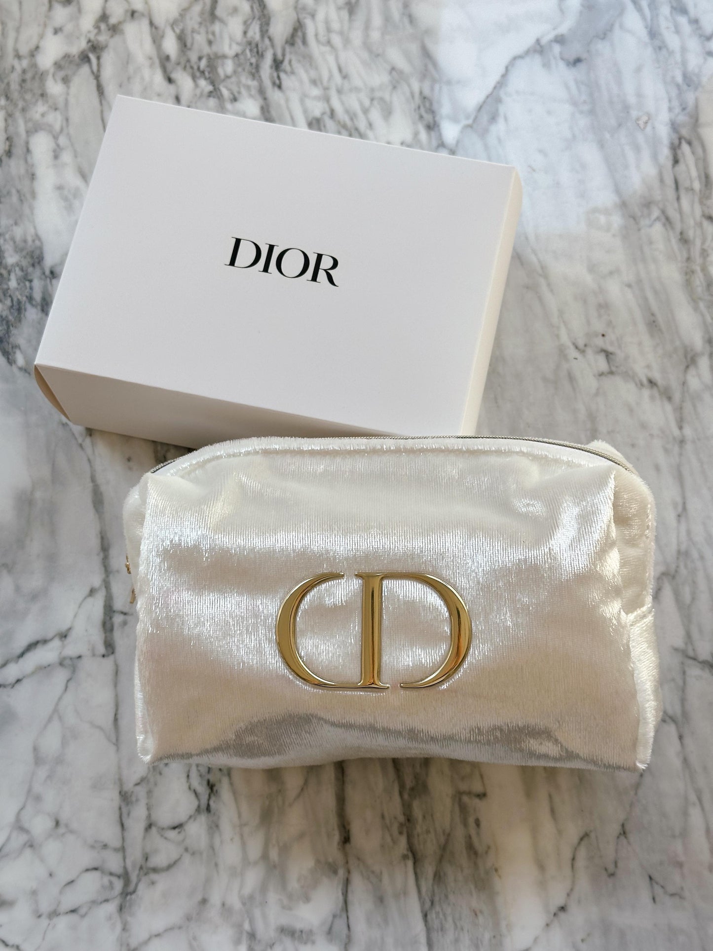 DIOR
Beauty White Pouch Gift