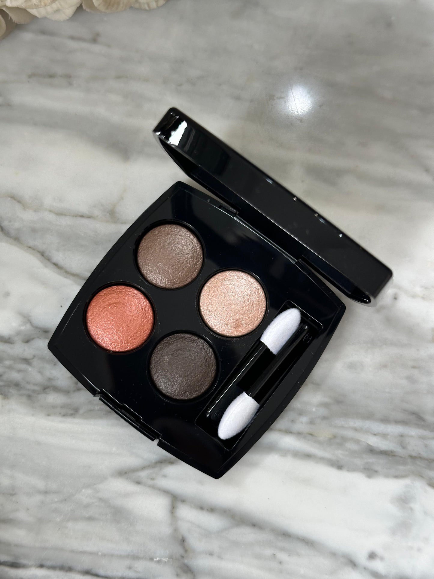 CHANEL Les 4 Ombres
Multi-Effect Quadra Eyeshadow (204)
