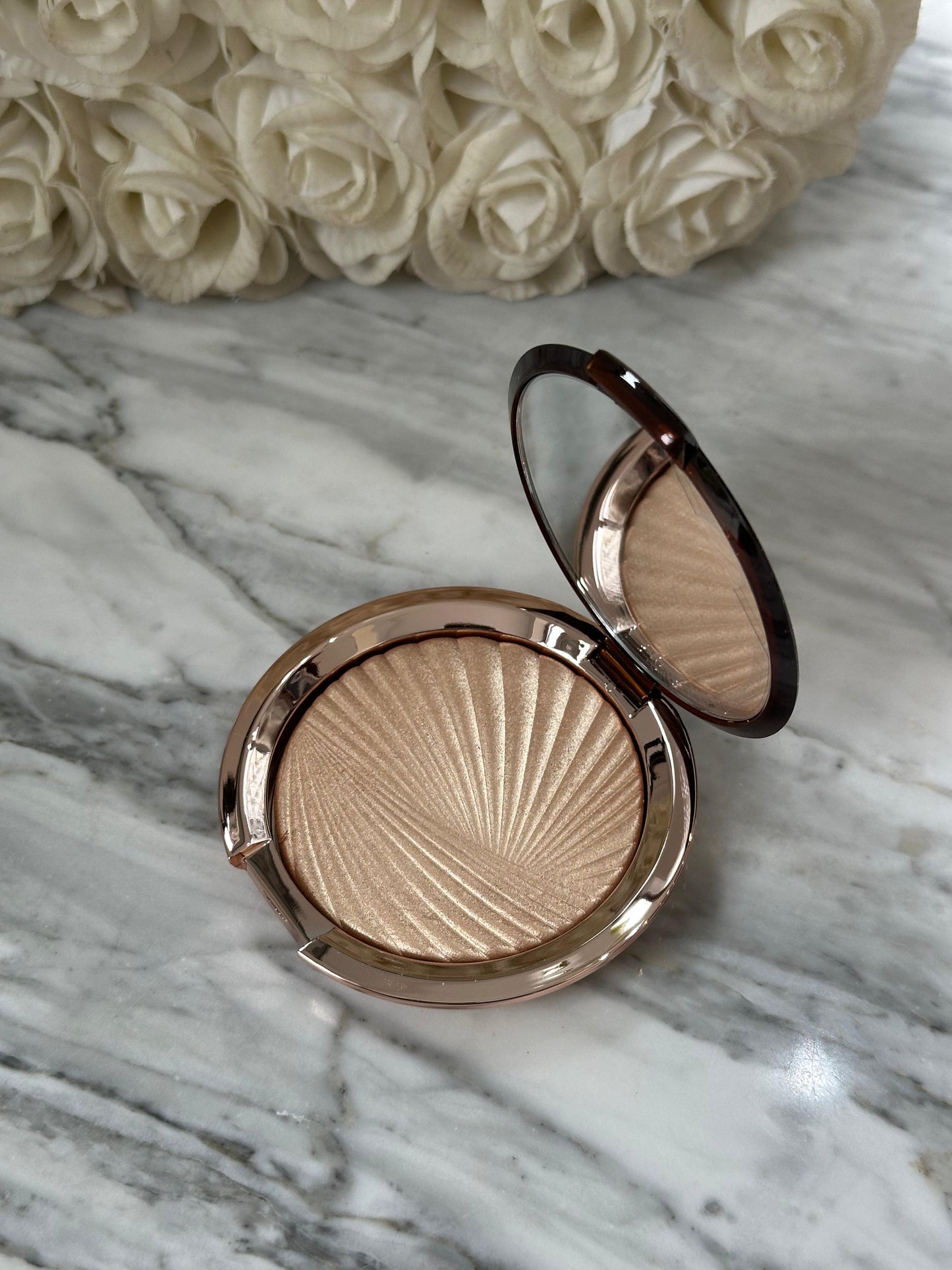 ESTÉE LAUDER Bronze Goddess (01)
Highlighting Powder Gelée
