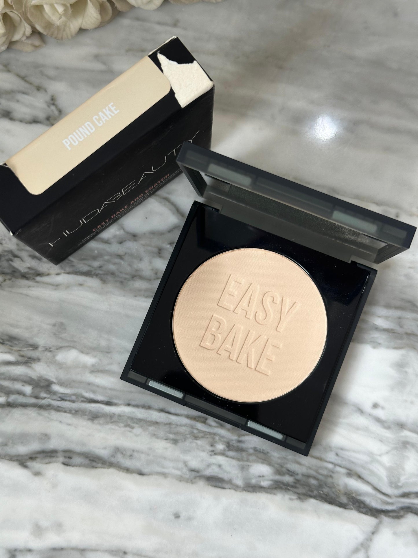 HUDA BEAUTY Easy Bake and Snatch Pressed Brightening and Setting Powder - Pound Cake