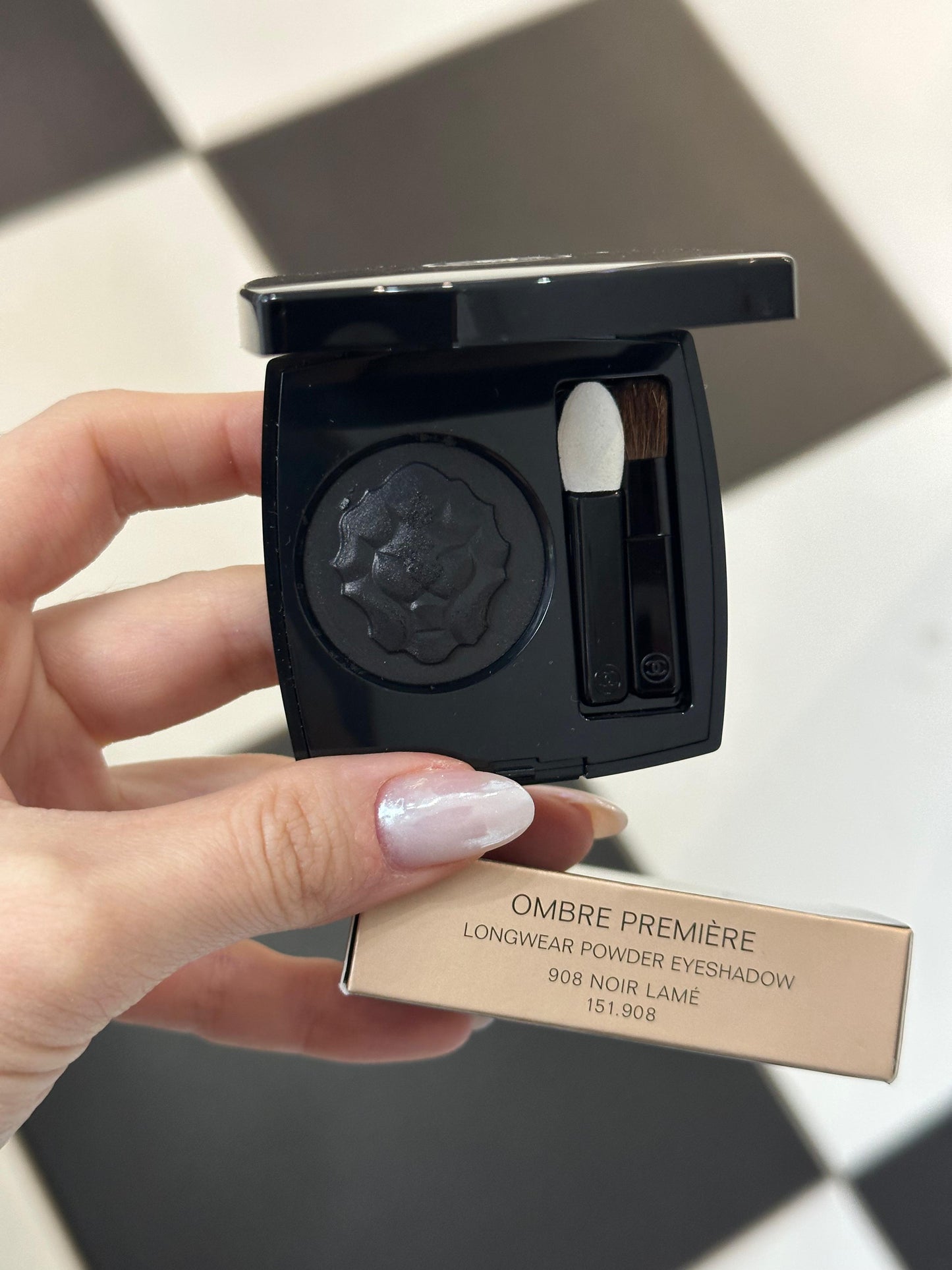 CHANEL Ombre Première Longwear Powder Eyeshadow (908)