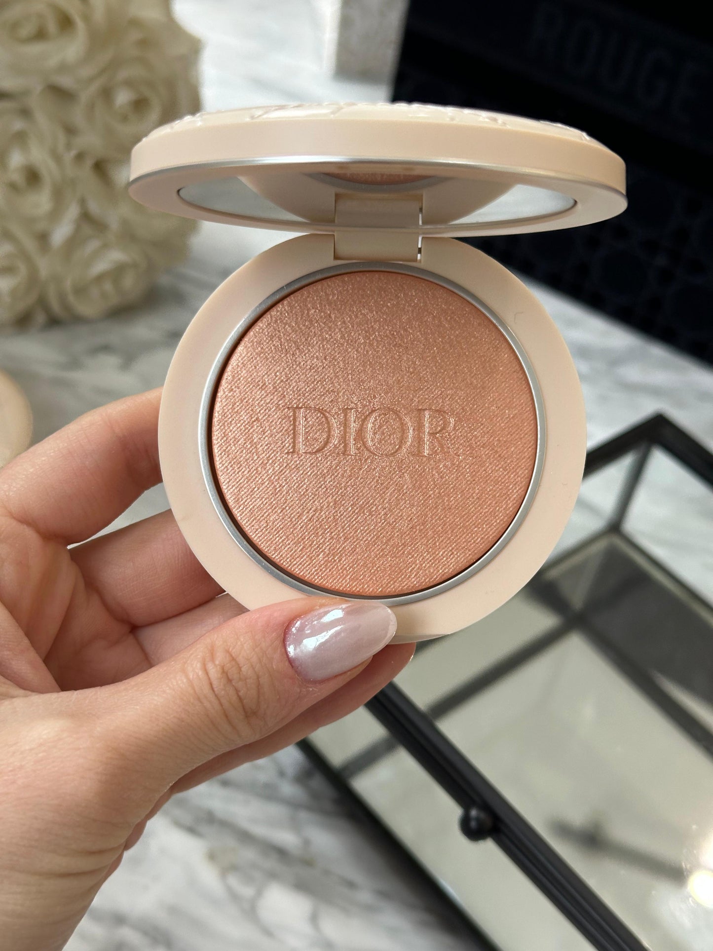 DIOR Forever Couture Luminizer
Longwear Highlighter - 95%* Natural-Origin Pigments