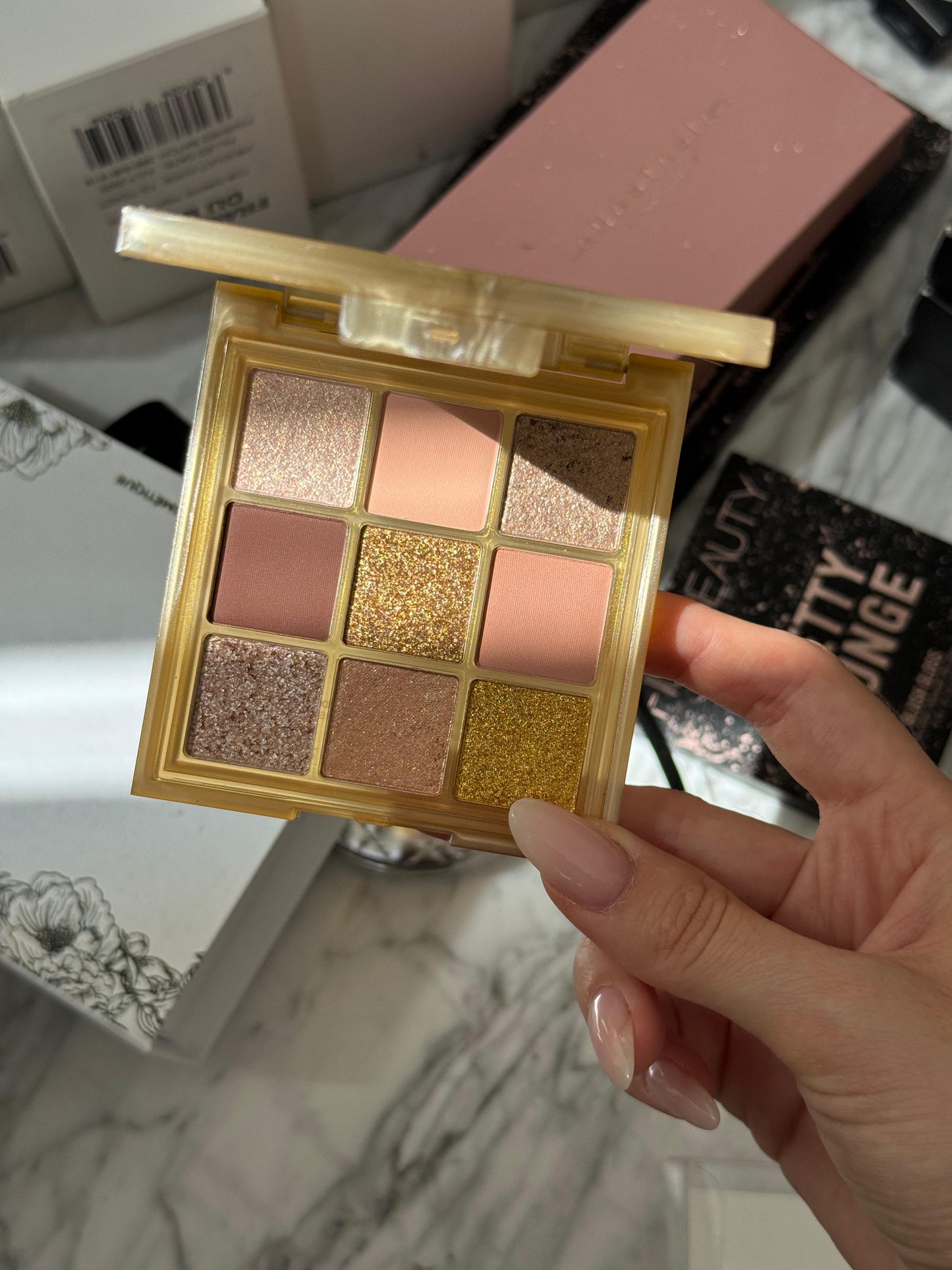 HUDA BEAUTY Gold Obsessions Eyeshadow Palette