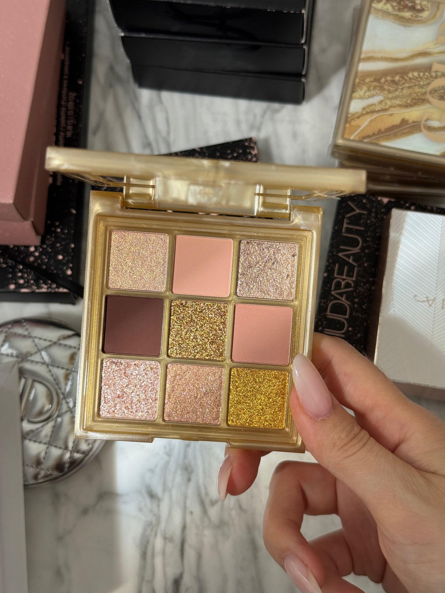 HUDA BEAUTY Gold Obsessions Eyeshadow Palette