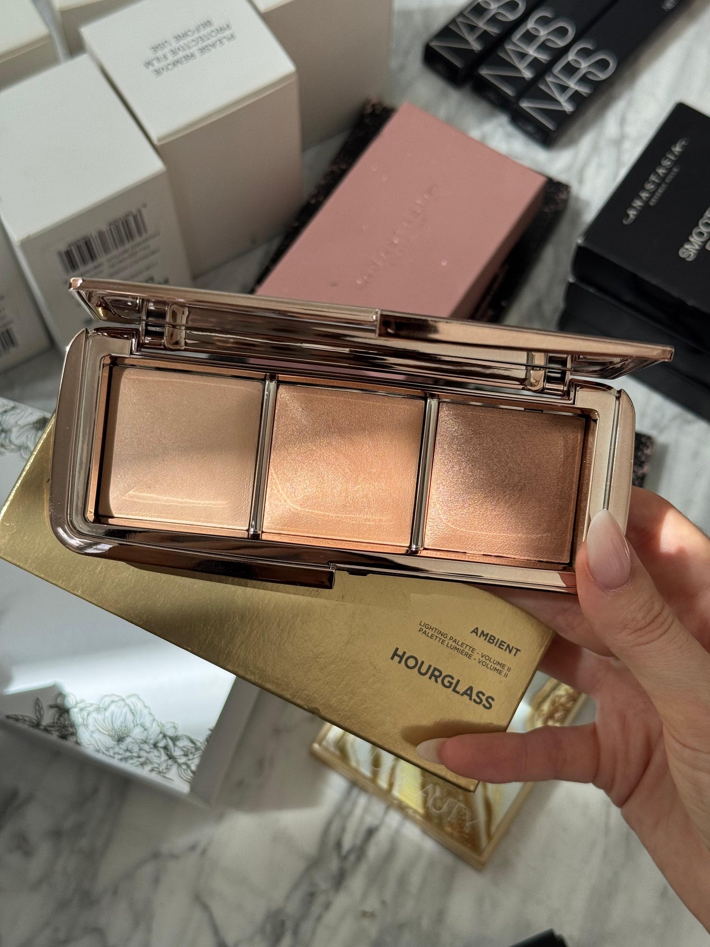 HOURGLASS Ambient Lighting Palette - Volume II