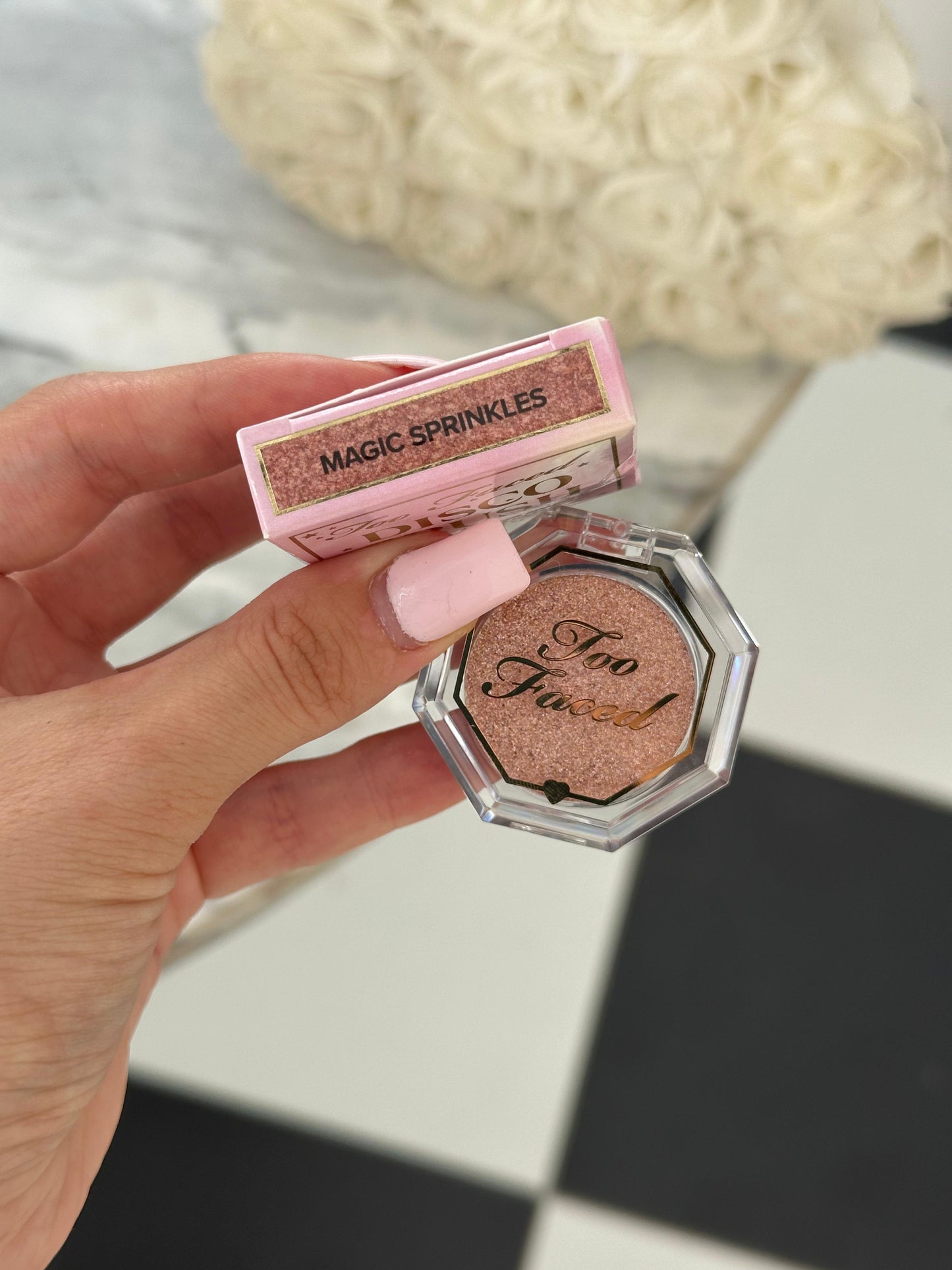 TOO FACED Disco Crush High Shine Glitter Eye + Face Sparkle
Multi-Use Glitter Eye Shadow & Highlighter