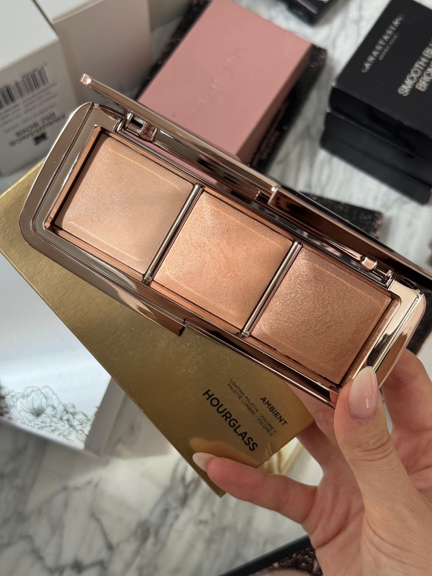 HOURGLASS Ambient Lighting Palette - Volume II