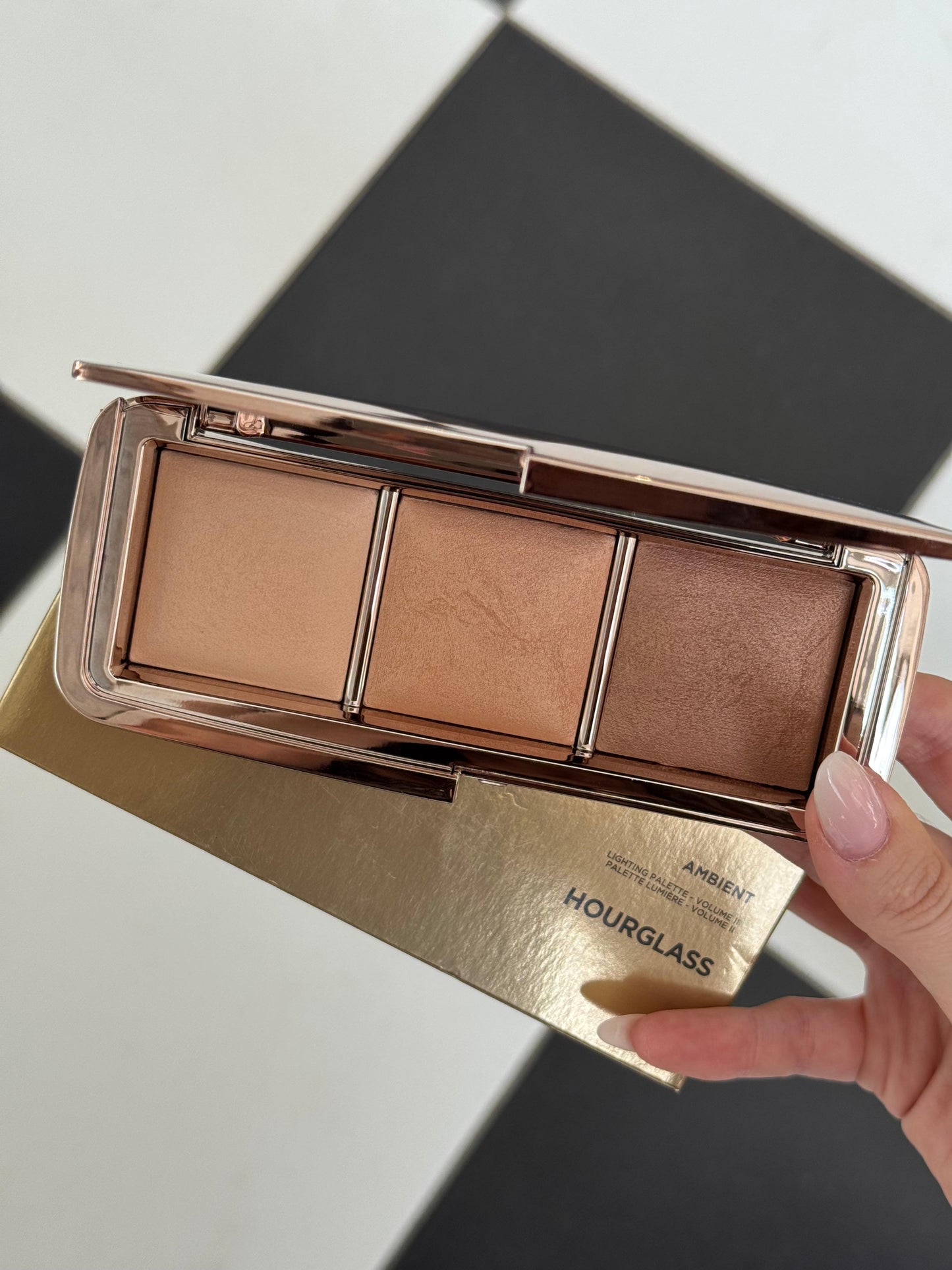 HOURGLASS Ambient Lighting Palette - Volume II