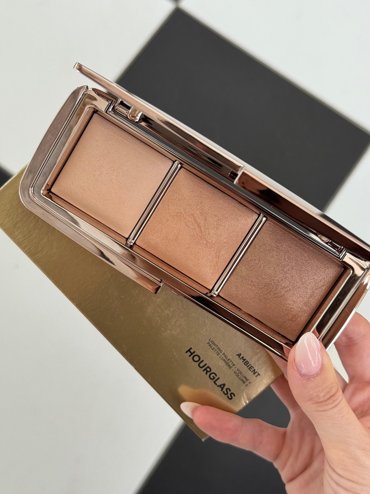 HOURGLASS Ambient Lighting Palette - Volume II