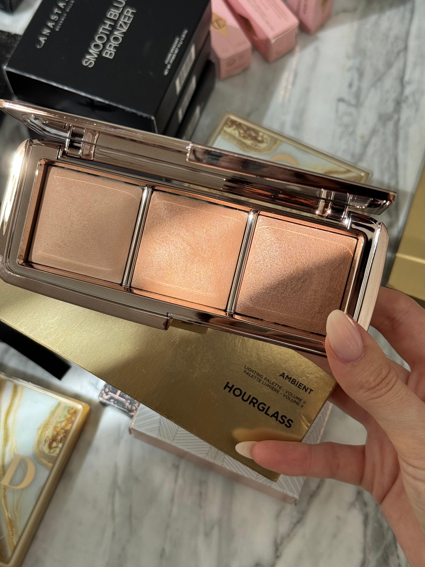 HOURGLASS Ambient Lighting Palette - Volume II