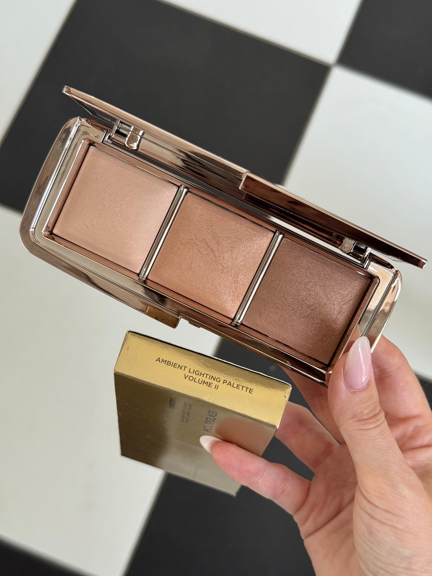 HOURGLASS Ambient Lighting Palette - Volume II