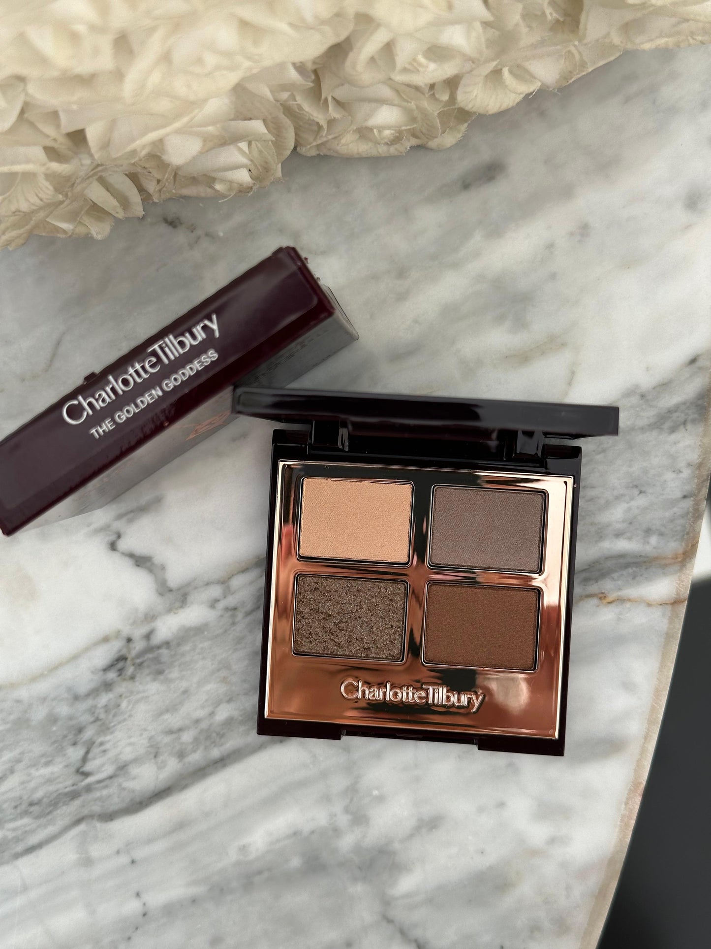 CHARLOTTE TILBURY Luxury Palette -
The Golden Goddess