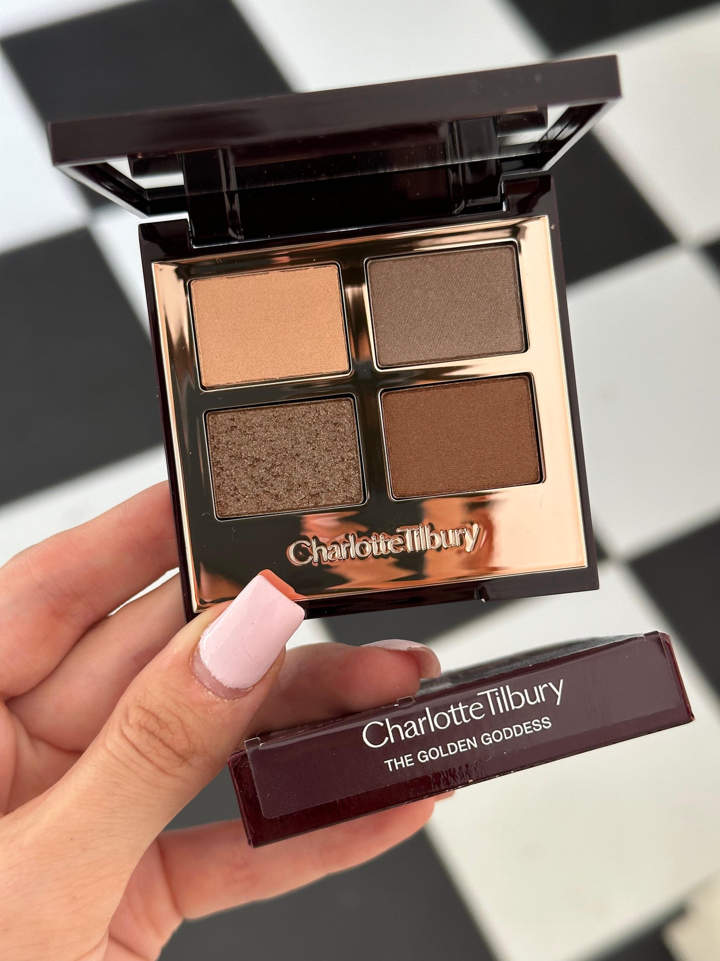 CHARLOTTE TILBURY Luxury Palette -
The Golden Goddess