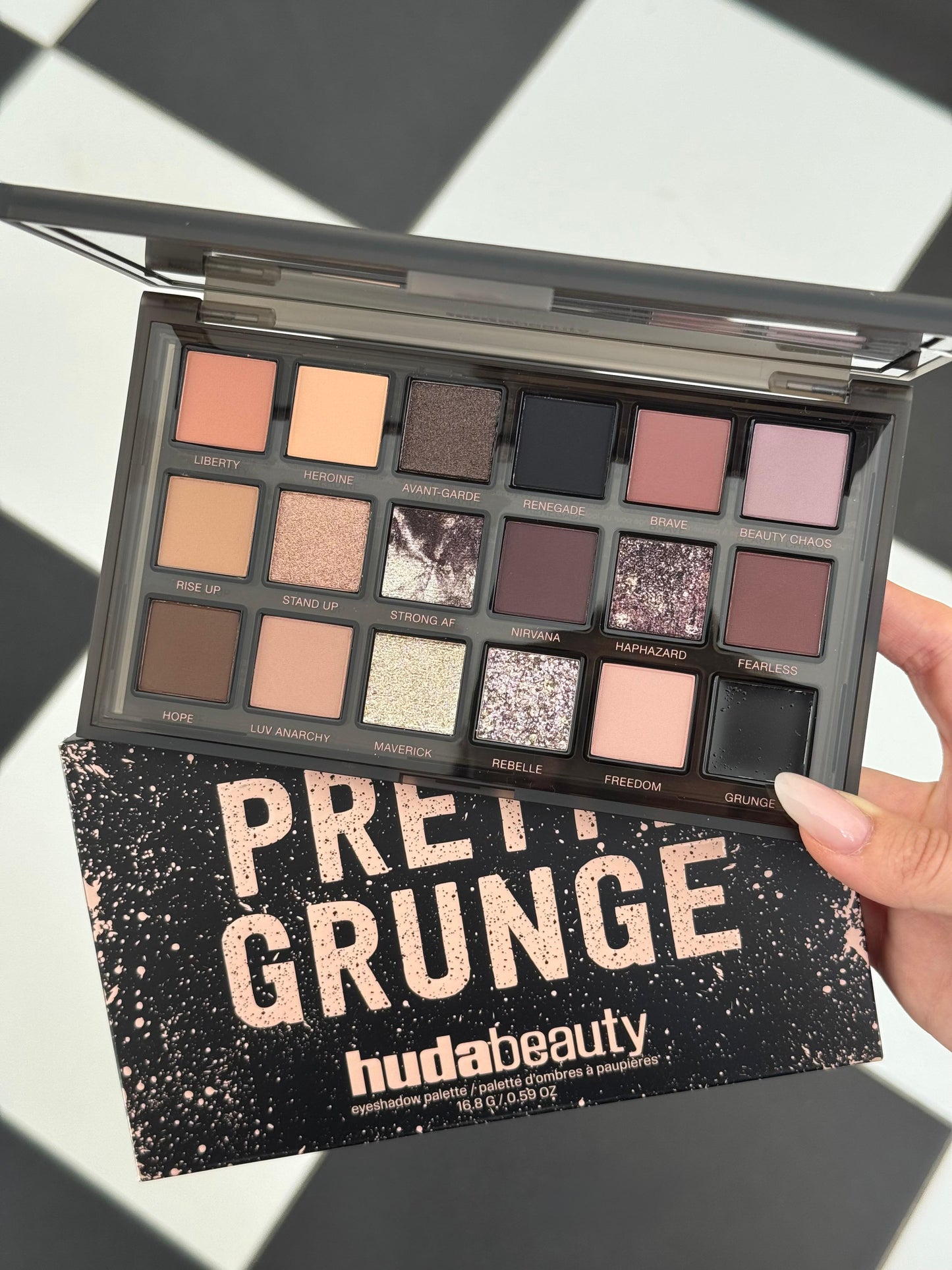 HUDA BEAUTY Pretty Grunge Eyeshadow Palette