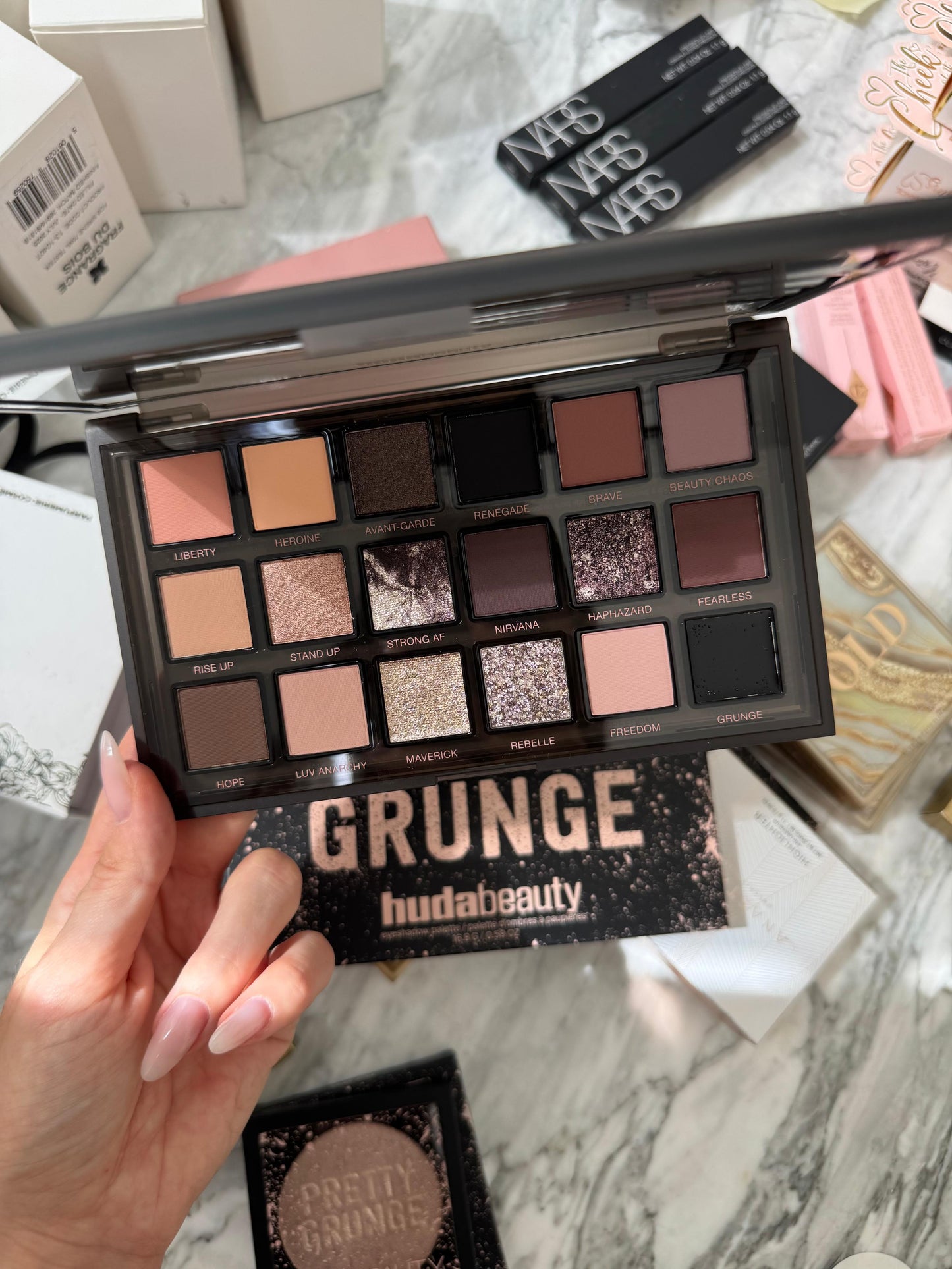 HUDA BEAUTY Pretty Grunge Eyeshadow Palette