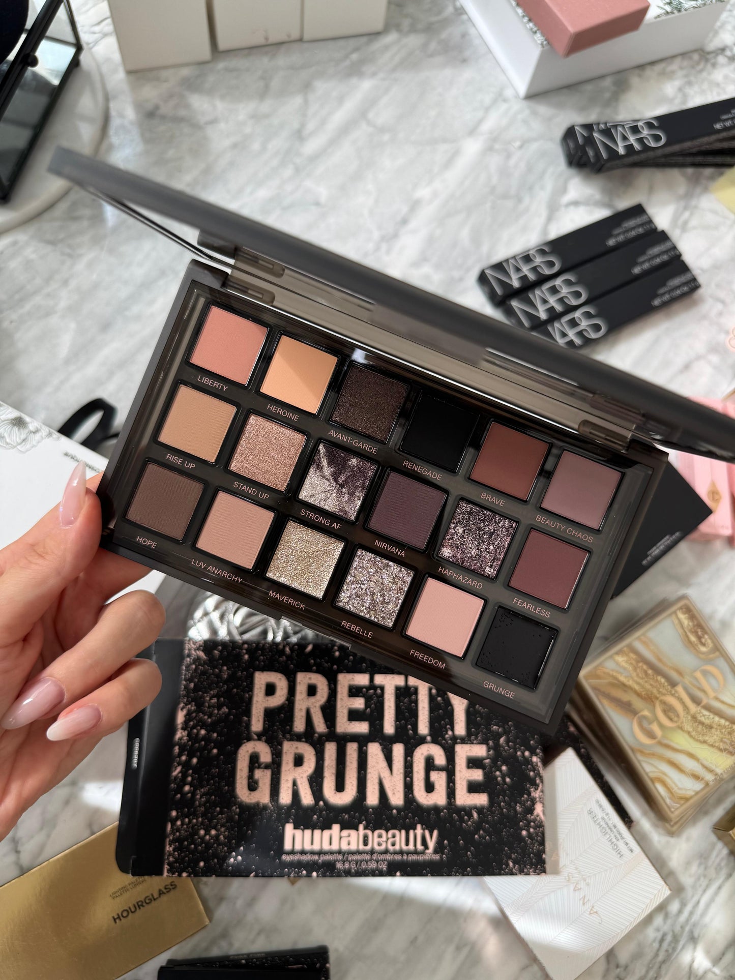 HUDA BEAUTY Pretty Grunge Eyeshadow Palette