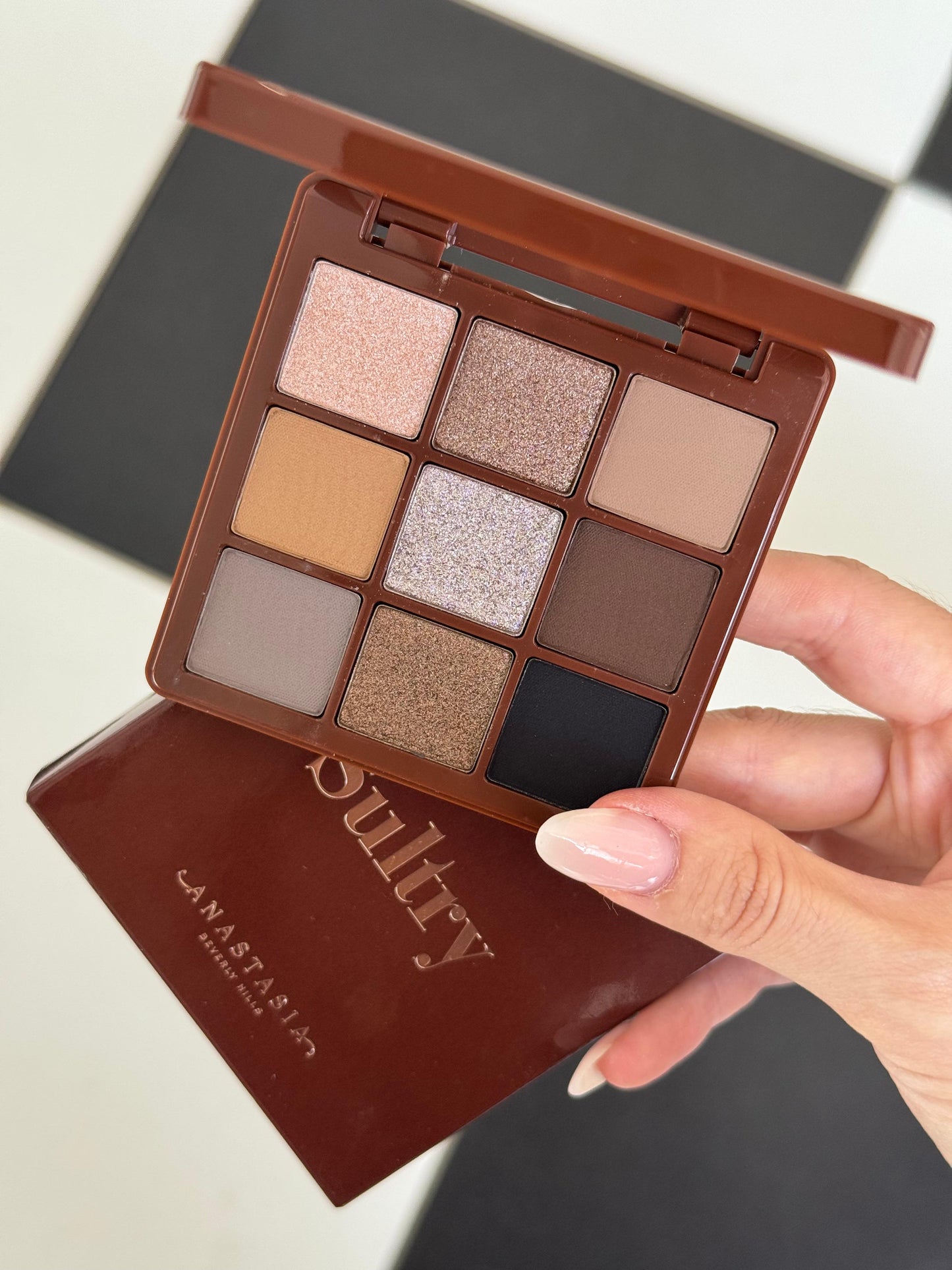 ANASTASIA BEVERLY HILLS
Sultry Eyeshadow Palette