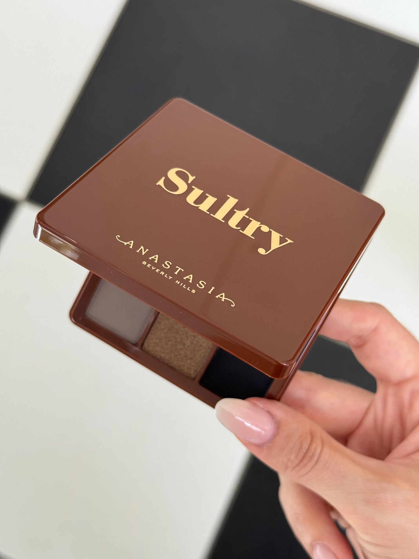 ANASTASIA BEVERLY HILLS
Sultry Eyeshadow Palette