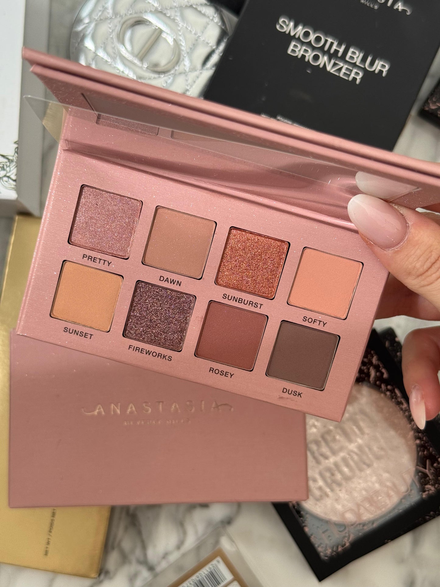 ANASTASIA BEVERLY HILLS Glam To Go
- All In One Mini Palette