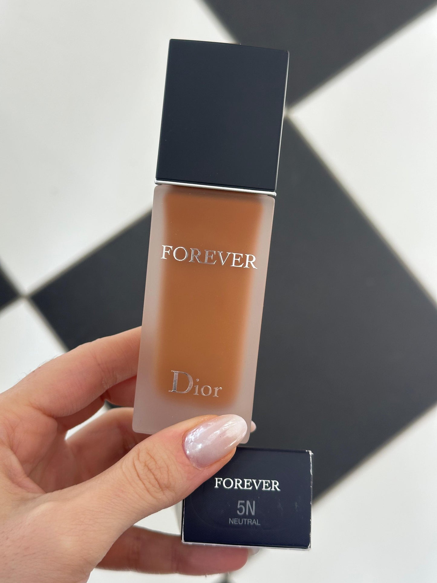 DIOR Forever
Clean Matte Foundation 24h Wear - No Transfer, Concentrated in Skincare