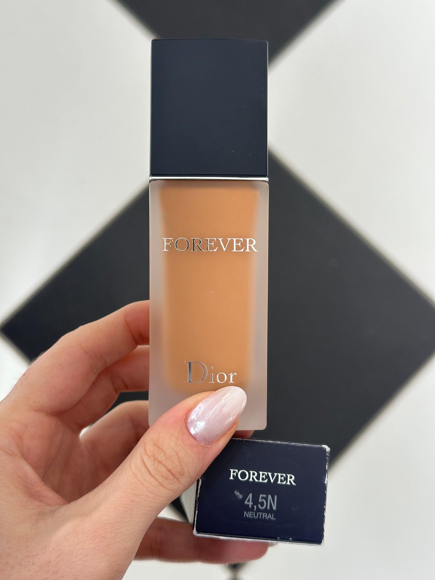 DIOR Forever
Clean Matte Foundation 24h Wear - No Transfer, Concentrated in Skincare