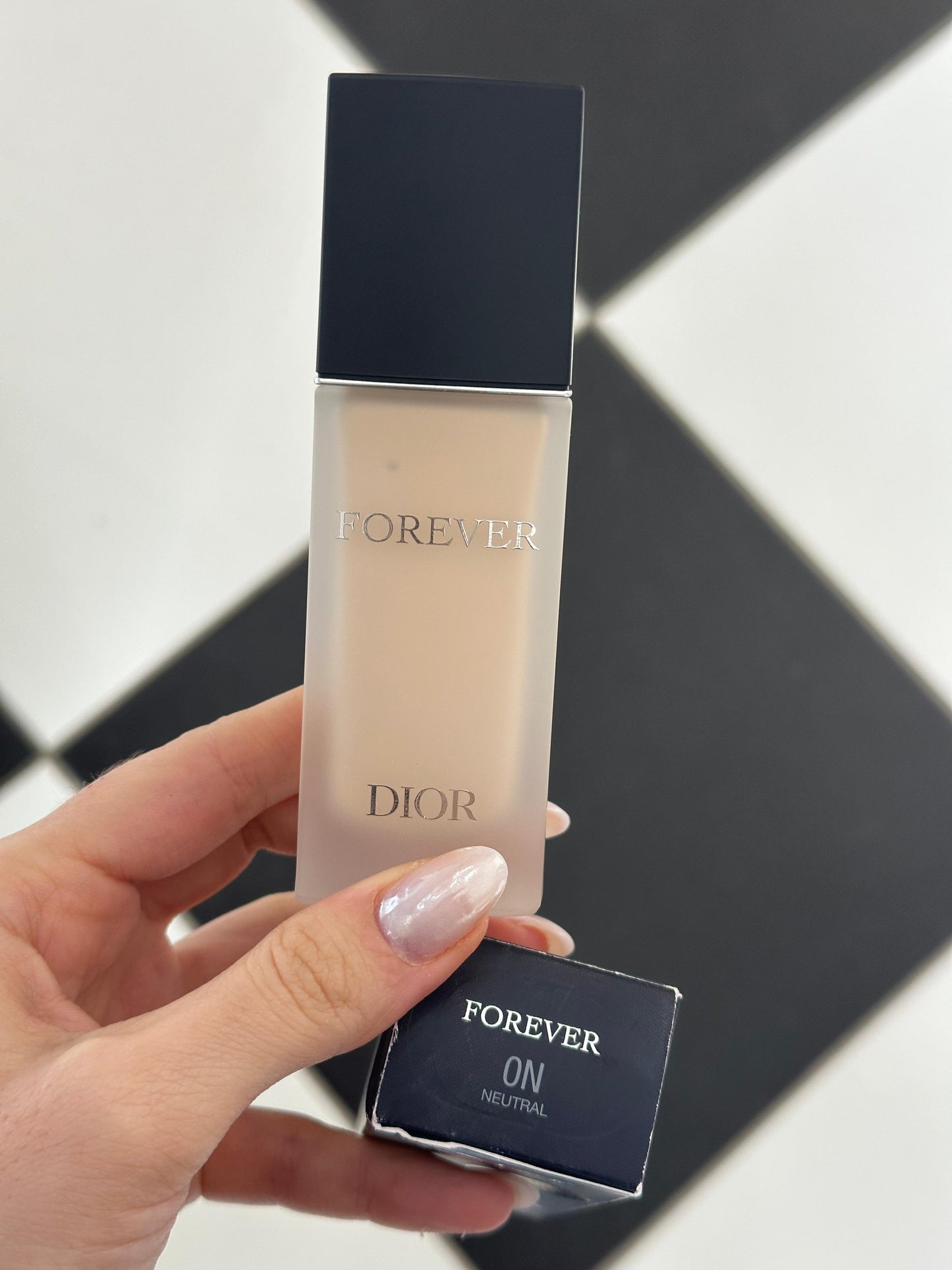 DIOR Forever
Clean Matte Foundation 24h Wear - No Transfer, Concentrated in Skincare